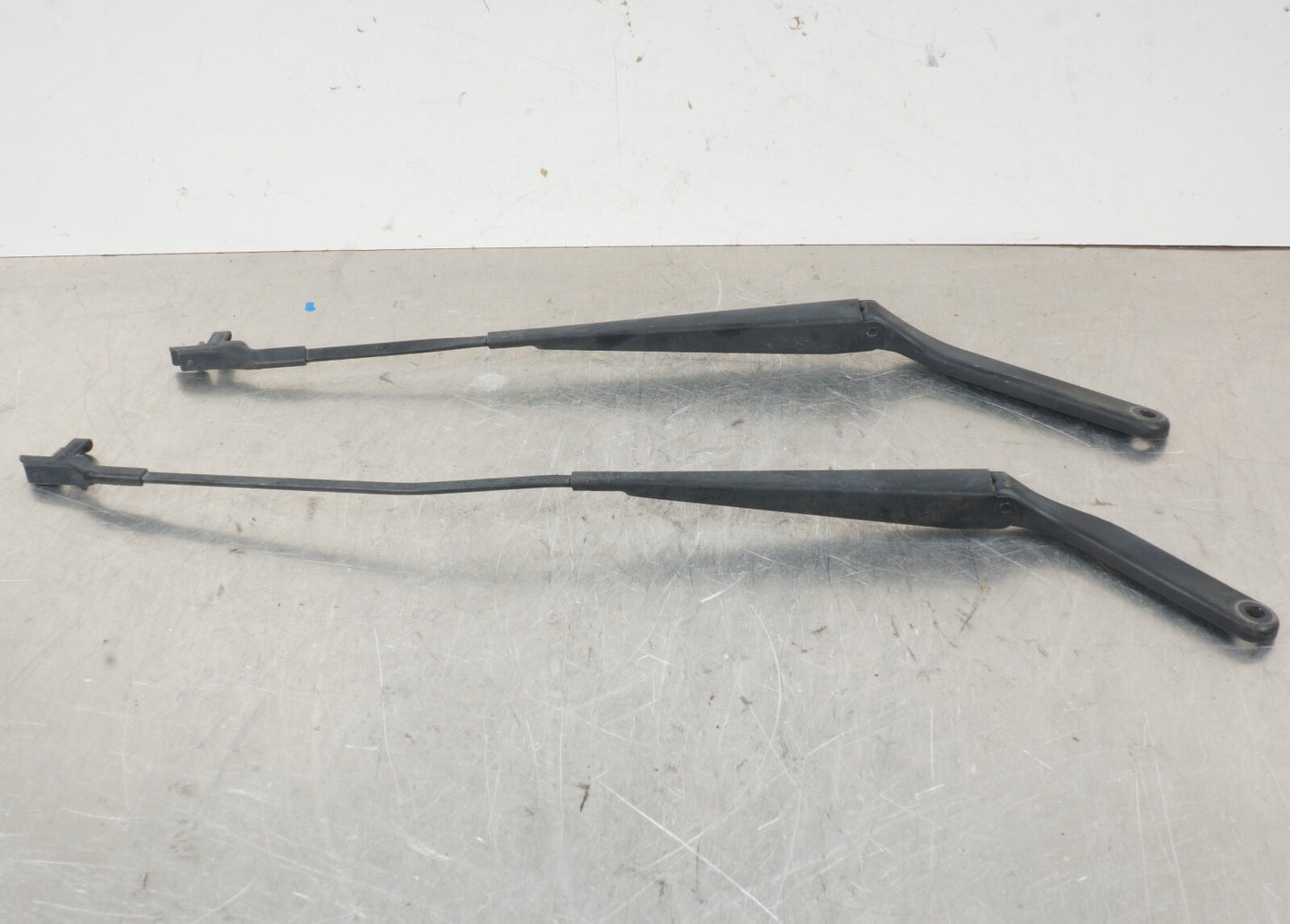 07-13 BMW X5 E70 Front Right & Left Windshield Wiper Arm Set of 2 7153736 OEM