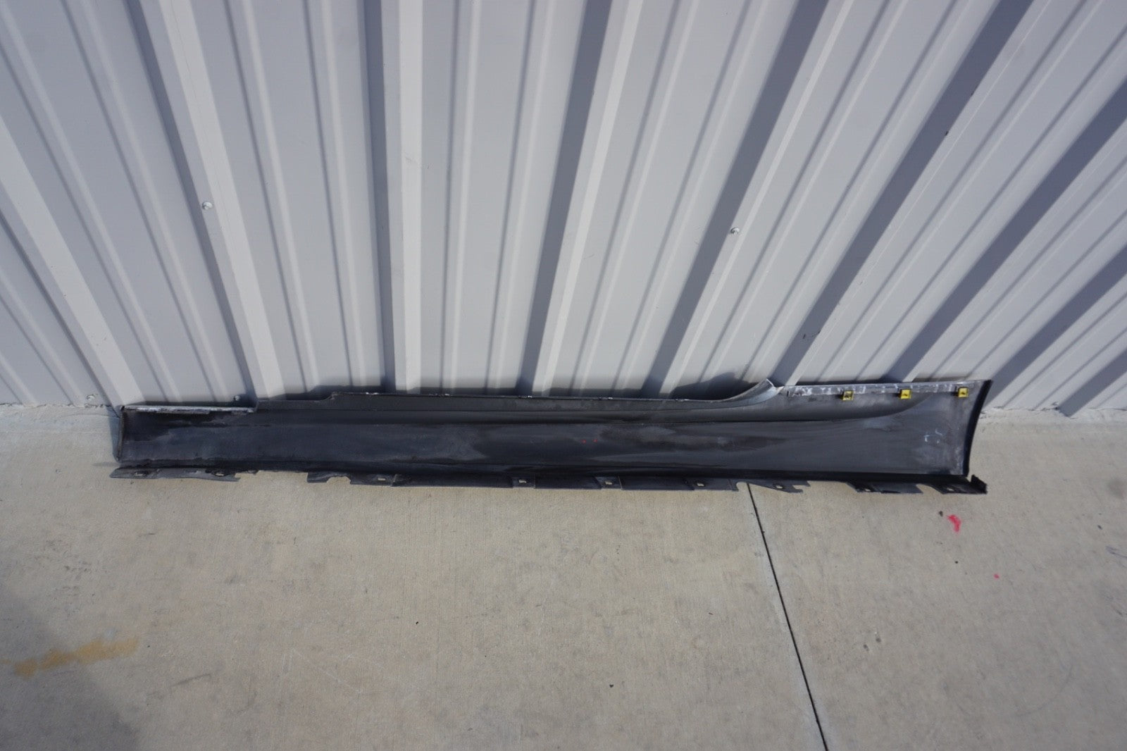 07 - 13 BMW 328i 335i Convertible Coupe Right Rocker Panel Skirt Molding OEM