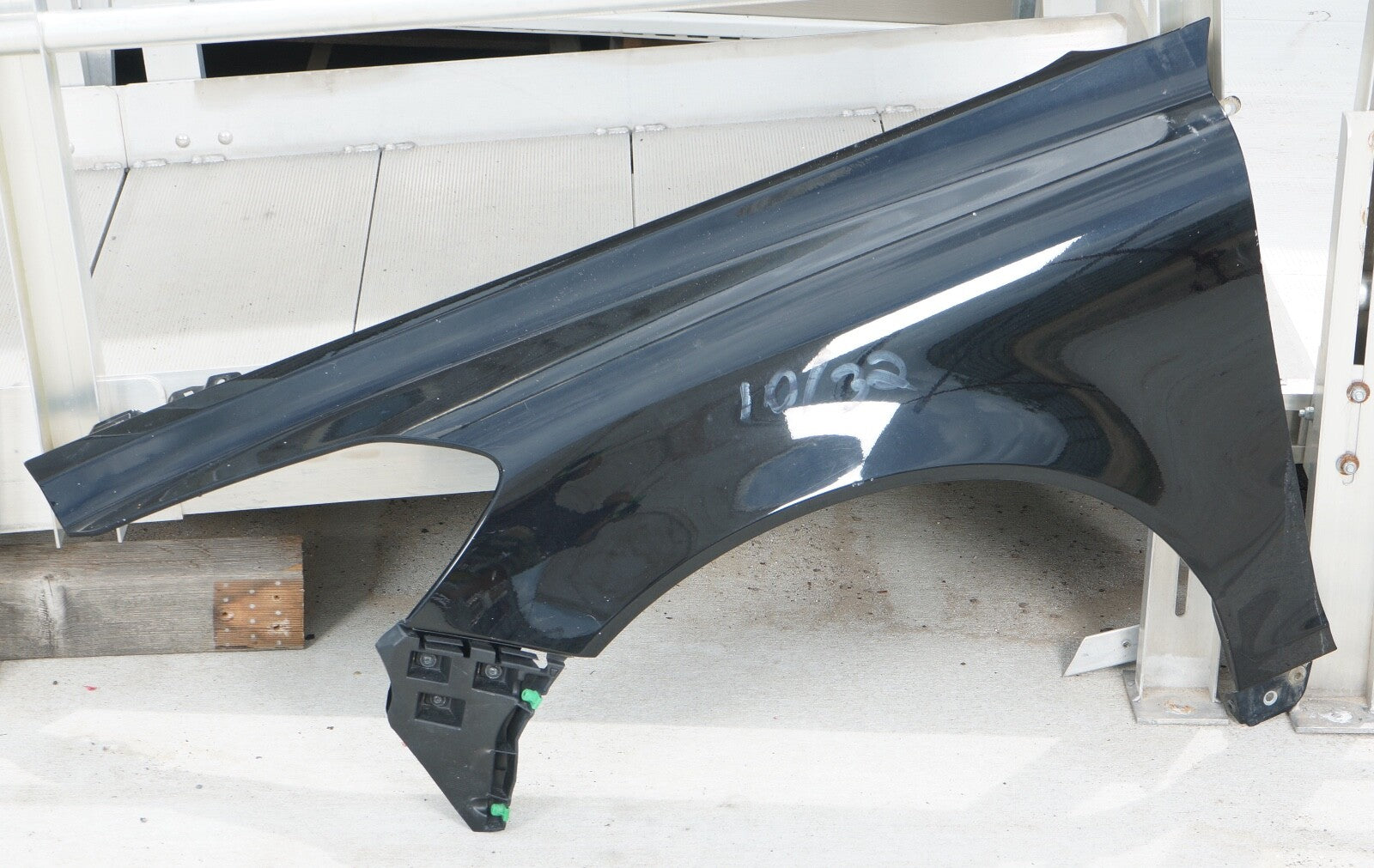 10-13 VOLVO C70 FRONT LEFT DRIVER SIDE FENDER SHELL PANEL OEM