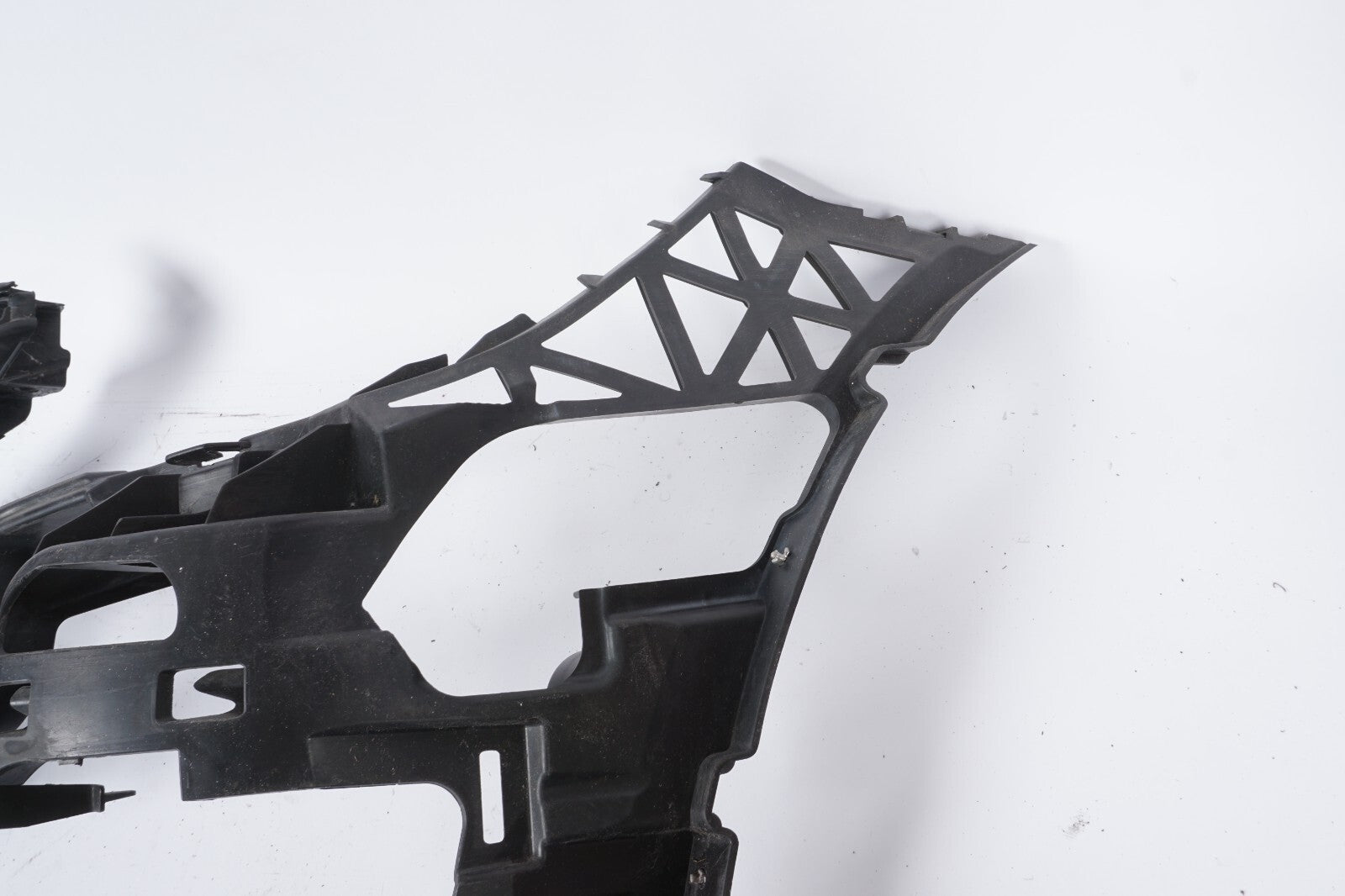 12-14 Mercedes C250 C300 w204 Front Bumper Mount Bracket Left Driver Side OEM