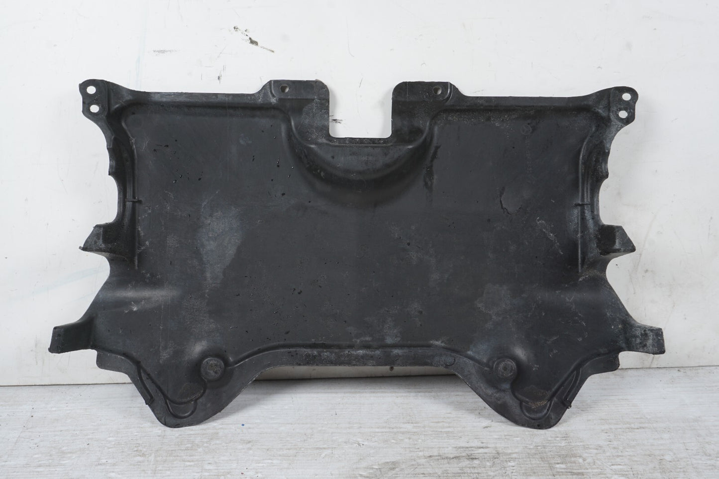 2008 - 2014 MERCEDES C200 C250 C300 C350 Engine Center Middle Lower Splash OEM
