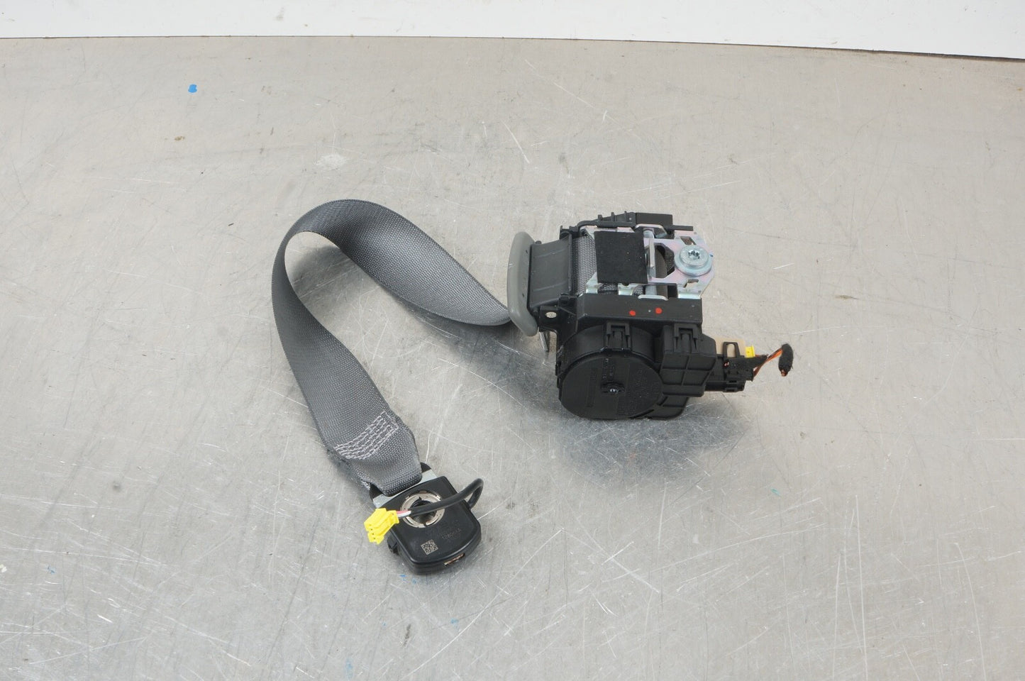 07-10 Mercedes W216 CL550 CL600 Front Right Passenger Side Seat Belt Gray OEM