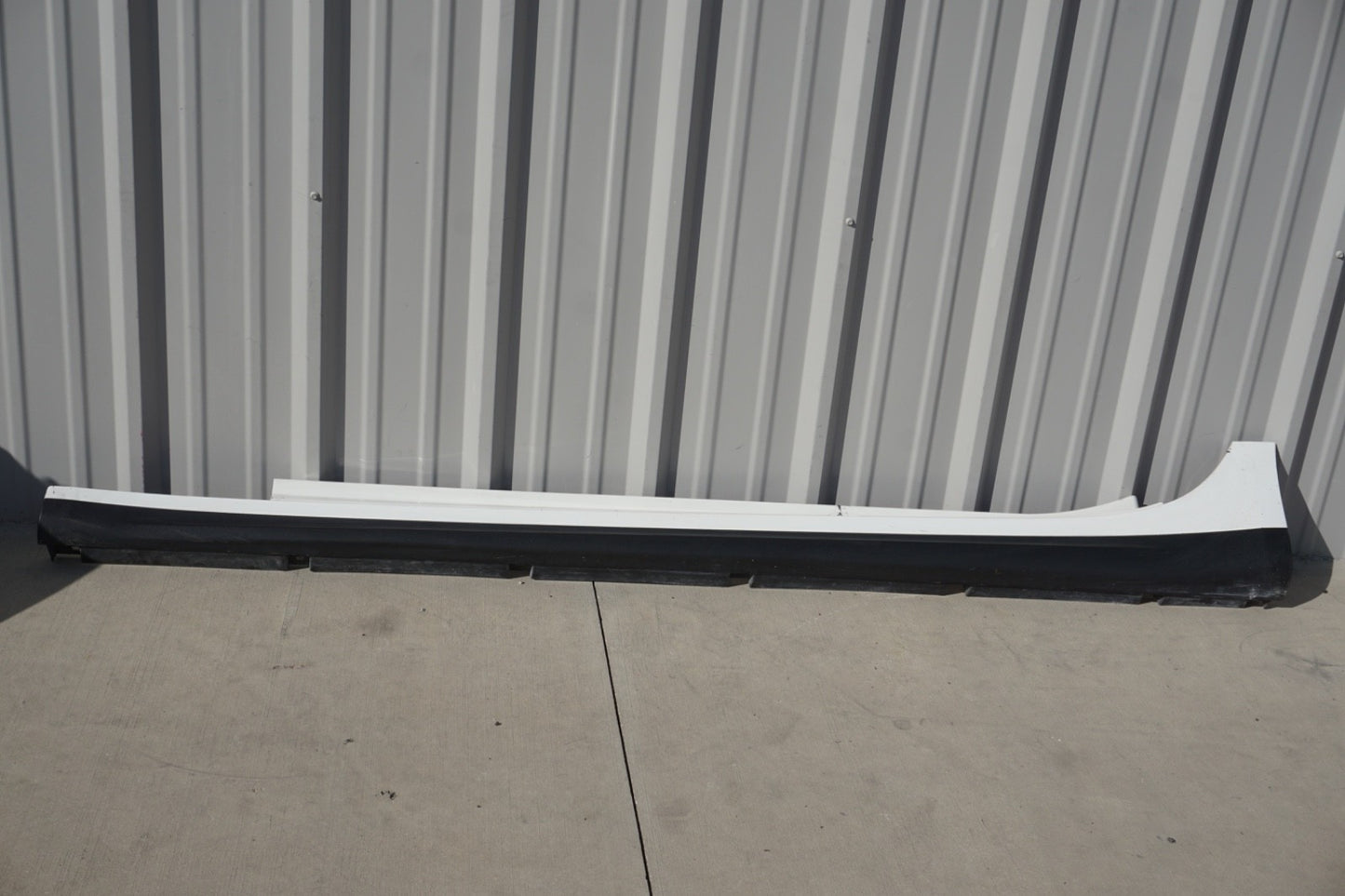 2014 - 2019 Maserati Ghibli Left Side Rocker Skirt Molding Trim Panel White OEM