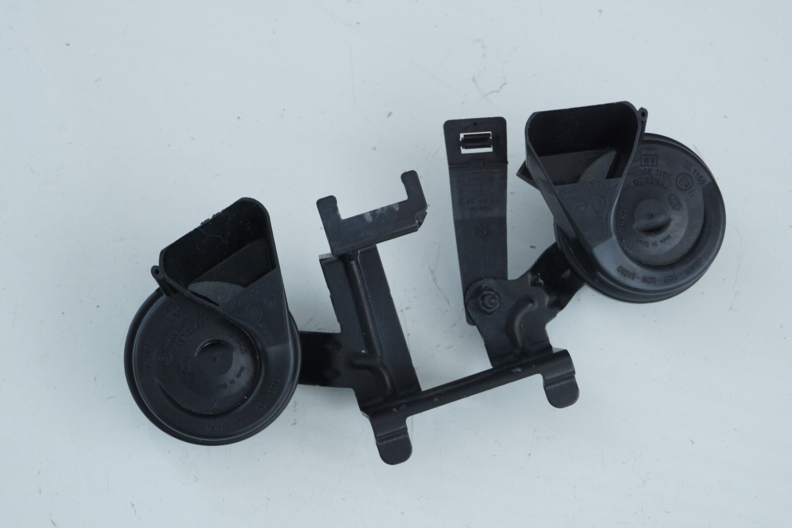 2011 - 2017 AUDI A8L HORN SIGNAL W/ BRACKET SET OF 2 OEM