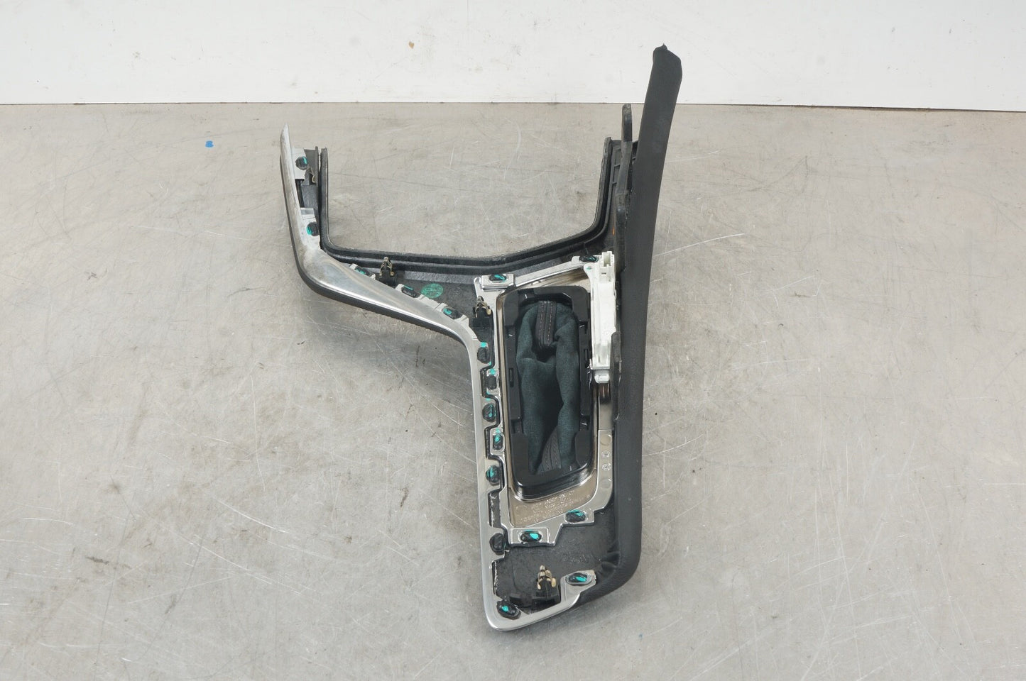 GM OEM 20-21 CT4 Console Center Console-Trim Plate 84600656