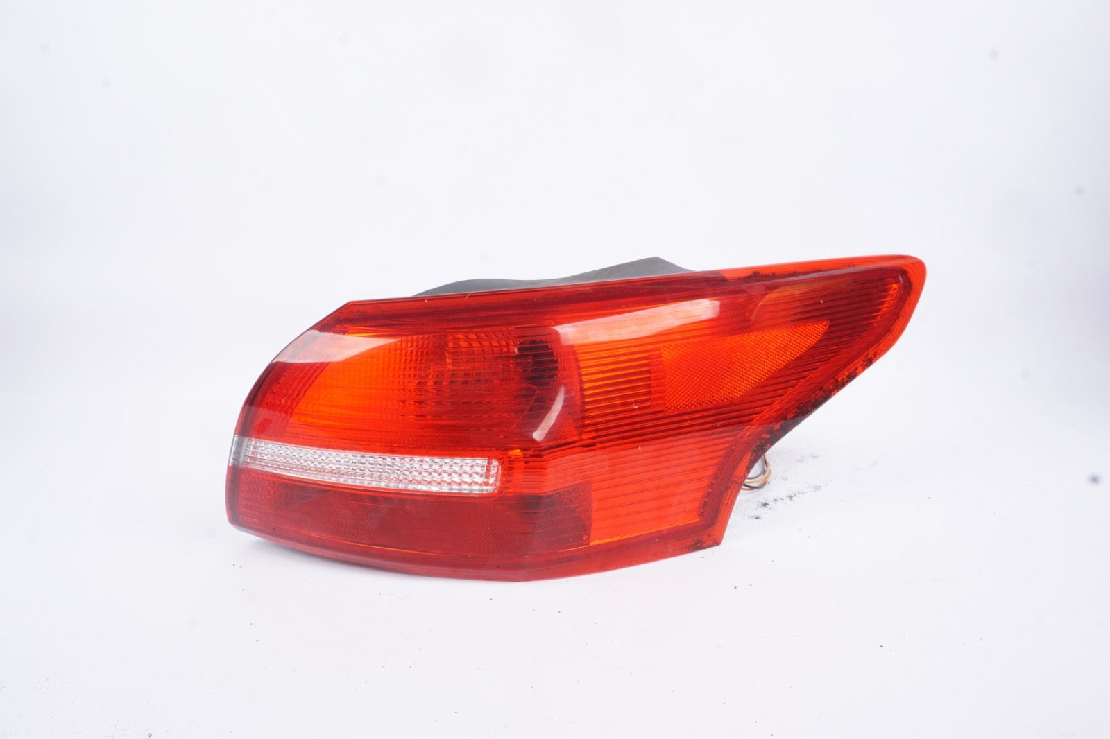2015 - 2018 FORD FOCUS REAR RIGHT PASSENGER TAIL LIGHT LAMP OEM ! SEDAN ONLY !