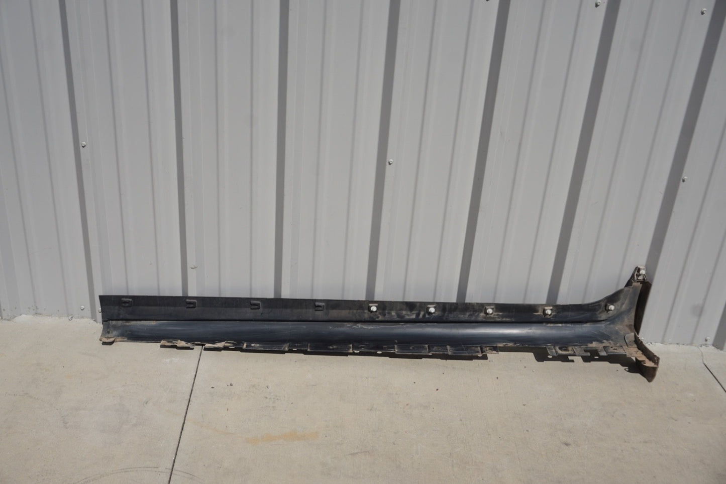 2011 - 2017 BMW X3 F25 RIGHT SKIRT ROCKER MOLDING PANEL OEM 7210080
