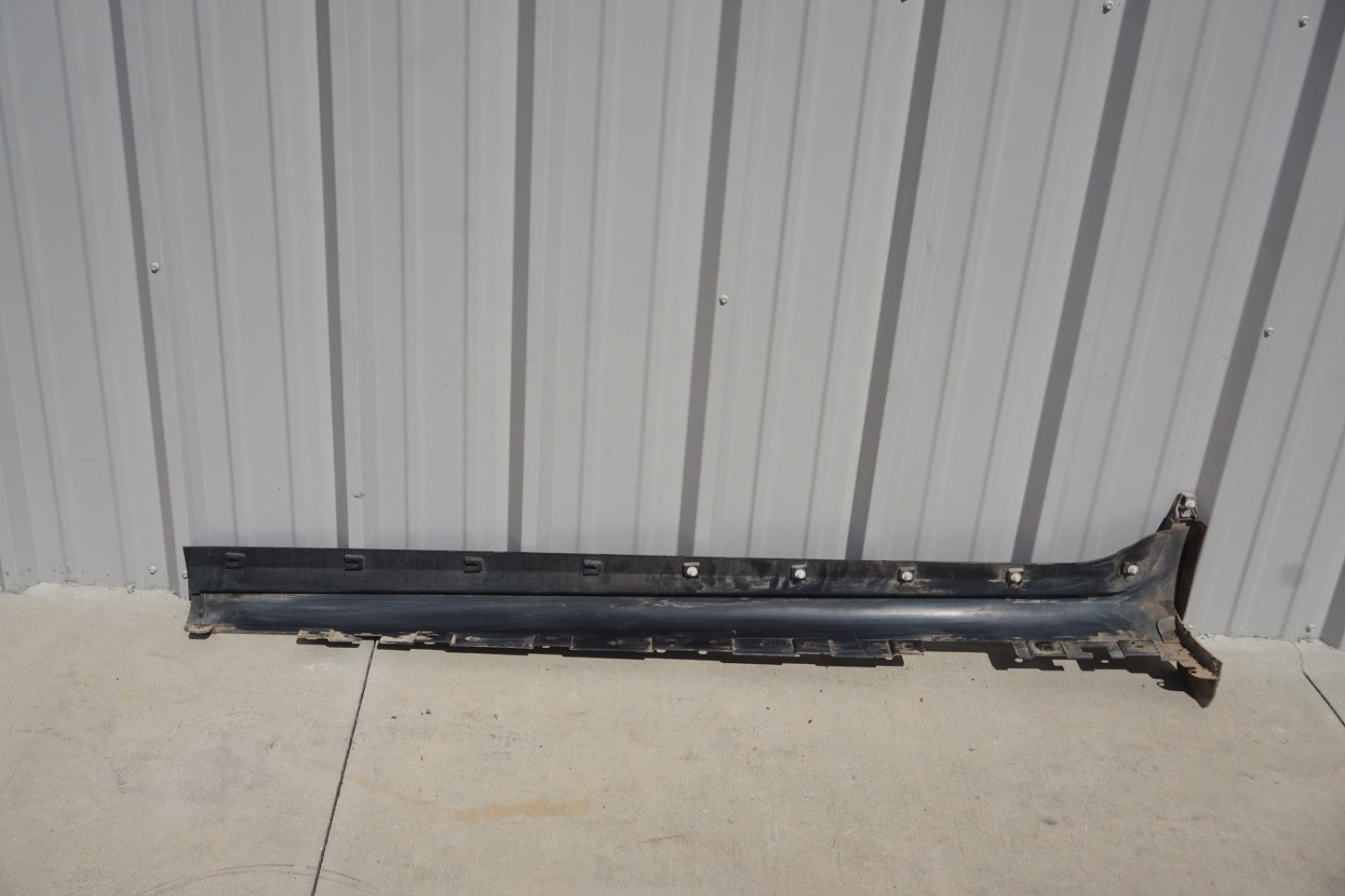 2011 - 2017 BMW X3 F25 RIGHT SKIRT ROCKER MOLDING PANEL OEM 7210080