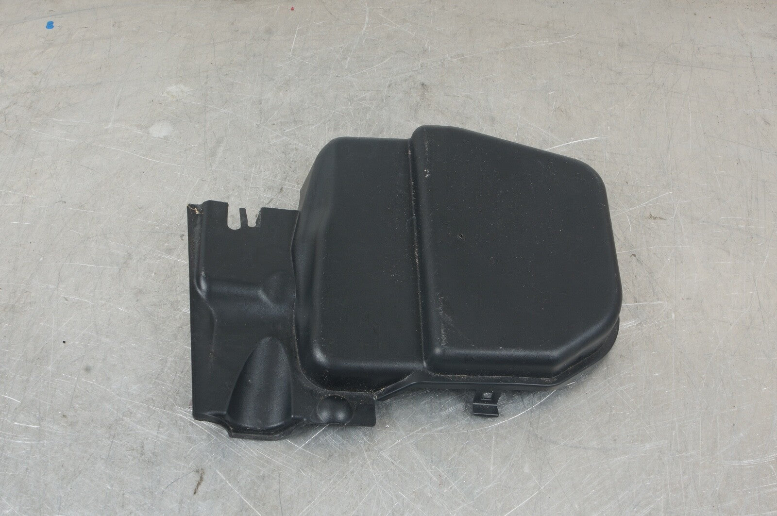 07-13 BMW E93 328i 128i 335i Right Hand Side Filter Air Filter Duct Housing OEM