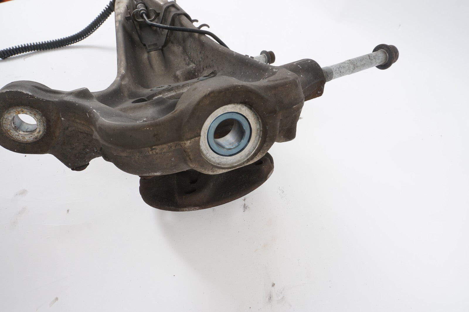 2011-2018 PORSCHE CAYENNE 3.6L LEFT FRONT DRIVER SPINDLE KNUCKLE HUB OEM