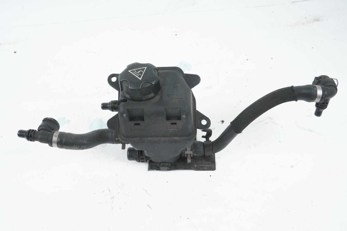 2012 - 2016 BMW 650i ENGINE COOLANT RESERVOIR EXPANSION TANK 17137632212  OEM