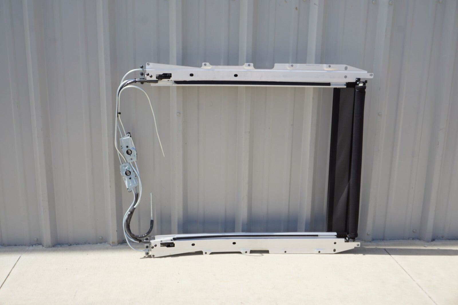 2010 - 2017 Mercedes C250 E350 E550 Coupe Pano Sunroof Rail Track Frame Assy