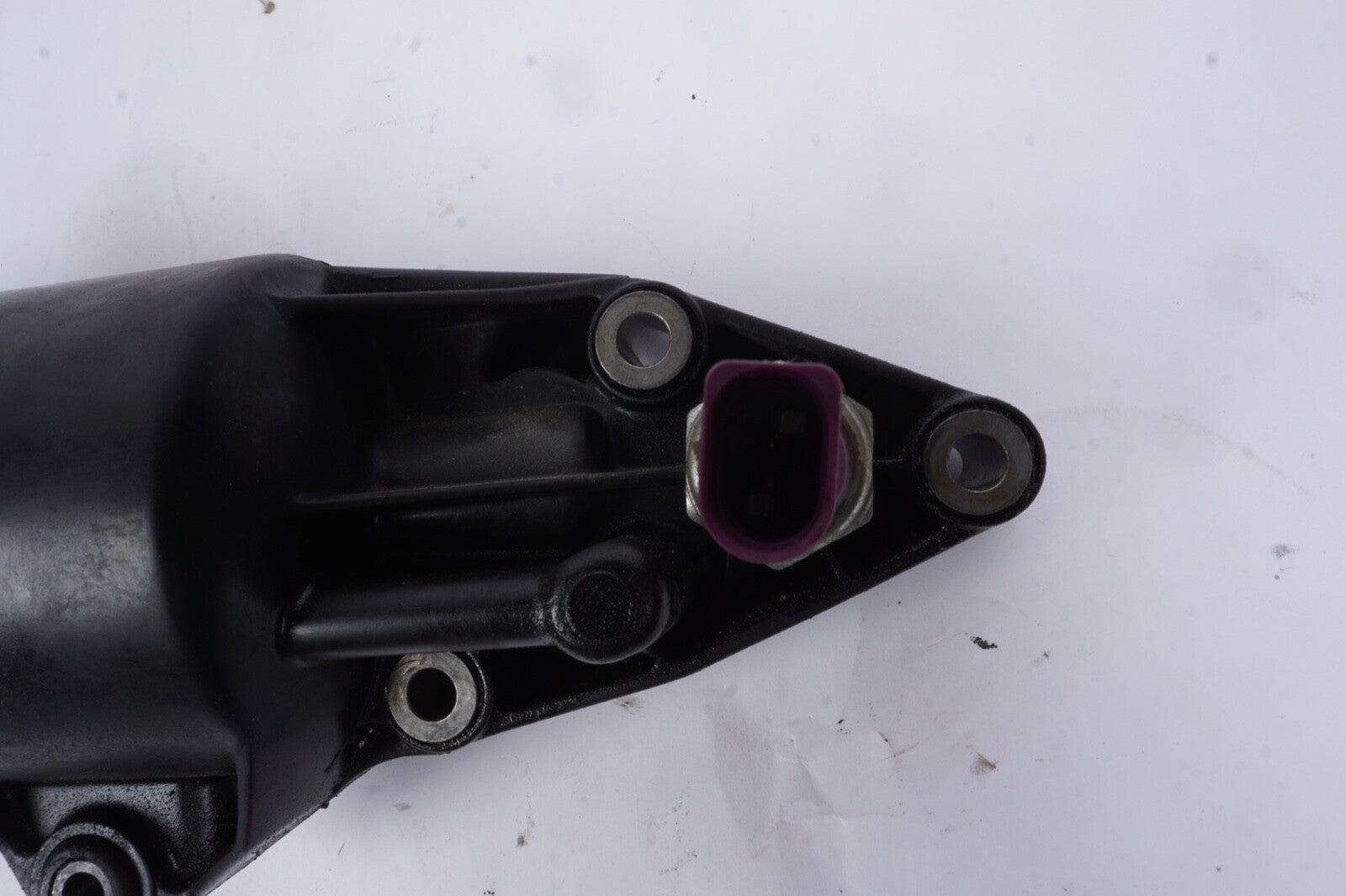 2010-2015 AUDI Q7 - Engine OIL Filter Housing / Adapter 06E115405C