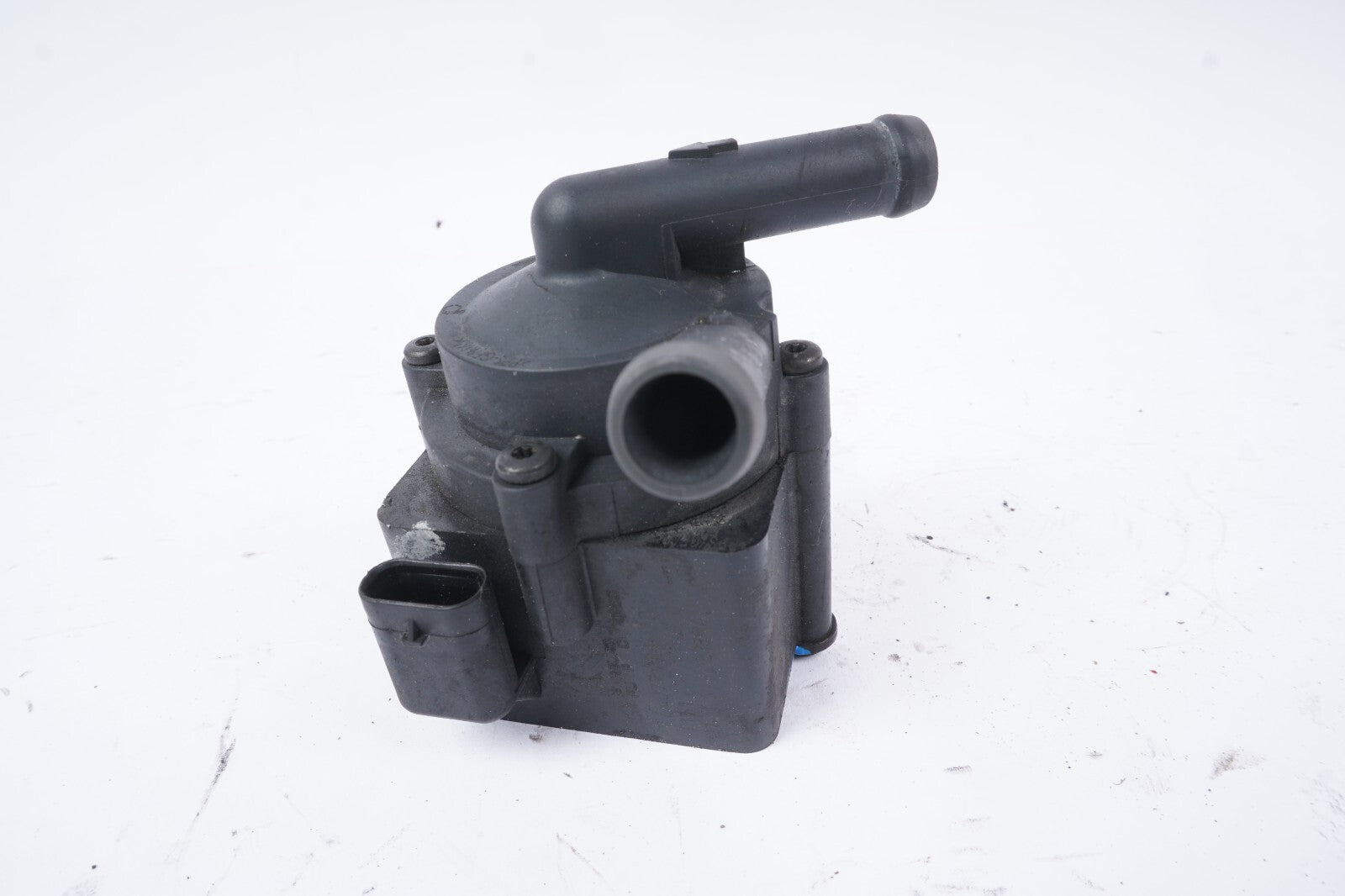 2012-2018 BMW 650I 550i 750i Auxiliary Water Pump 11517629916 OEM
