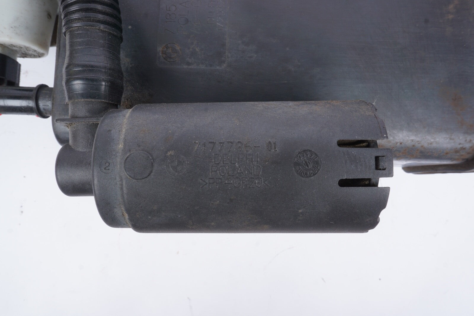 09-15  BMW F01 750i 550i F10 F30 N20 Fuel Evaporator Charcoal Filter 7185155 OEM