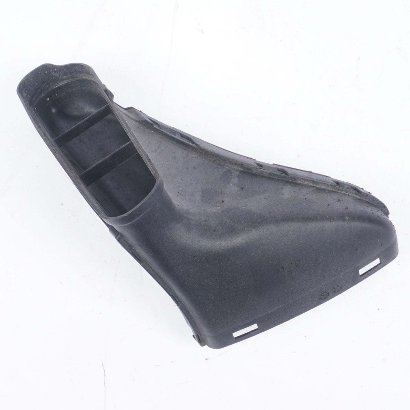 12-16 Mercedes W212 E350 C300 Air Intake Duct Pipe 2760902182 OEM