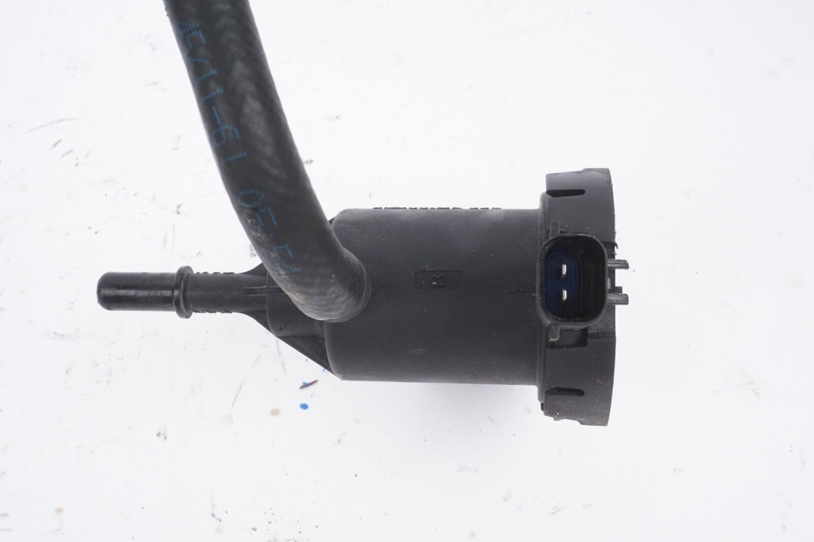 11-18 Mercedes W216 CL550 CLS550 S550 Fuel System Purge Valve 0014760532 OEM
