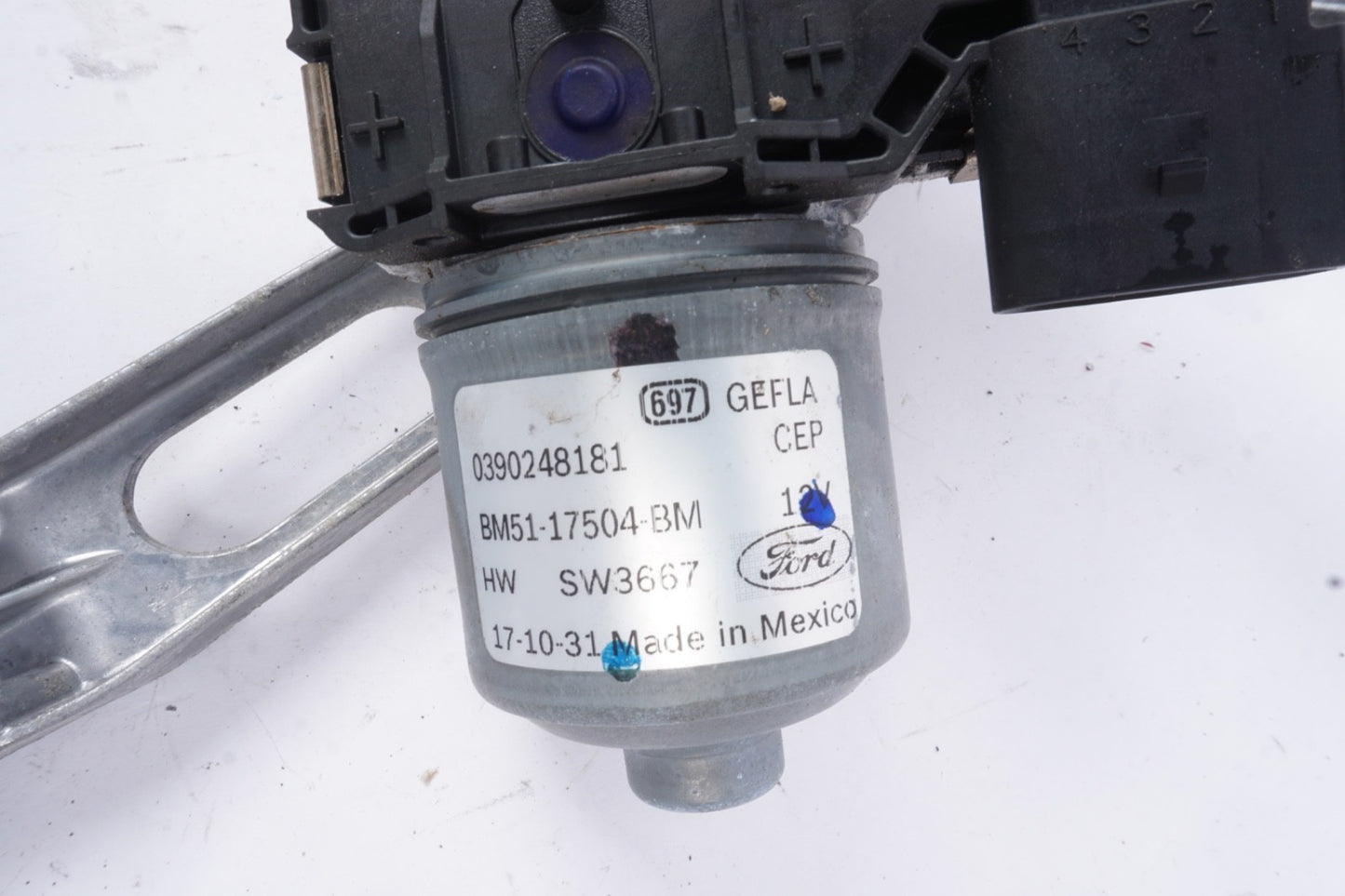 2012-2018 Ford Focus OEM Front Windshield Right Side Wiper Washer Motor Assembly