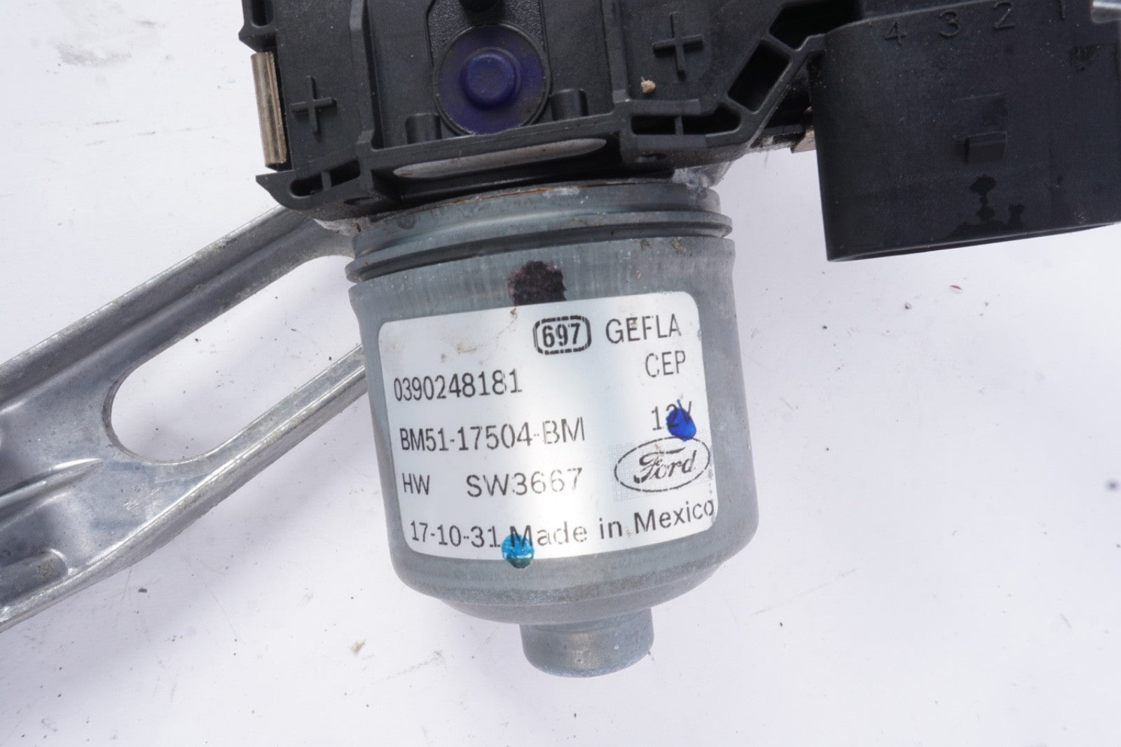2012-2018 Ford Focus OEM Front Windshield Right Side Wiper Washer Motor Assembly
