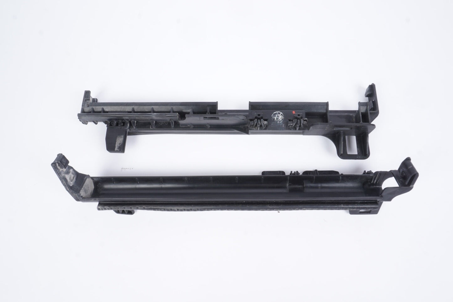 08-14 Mercedes W204 C-class RADIATOR SUPPORT BRACKET LEFT & RIGHT PAIR SET OEM