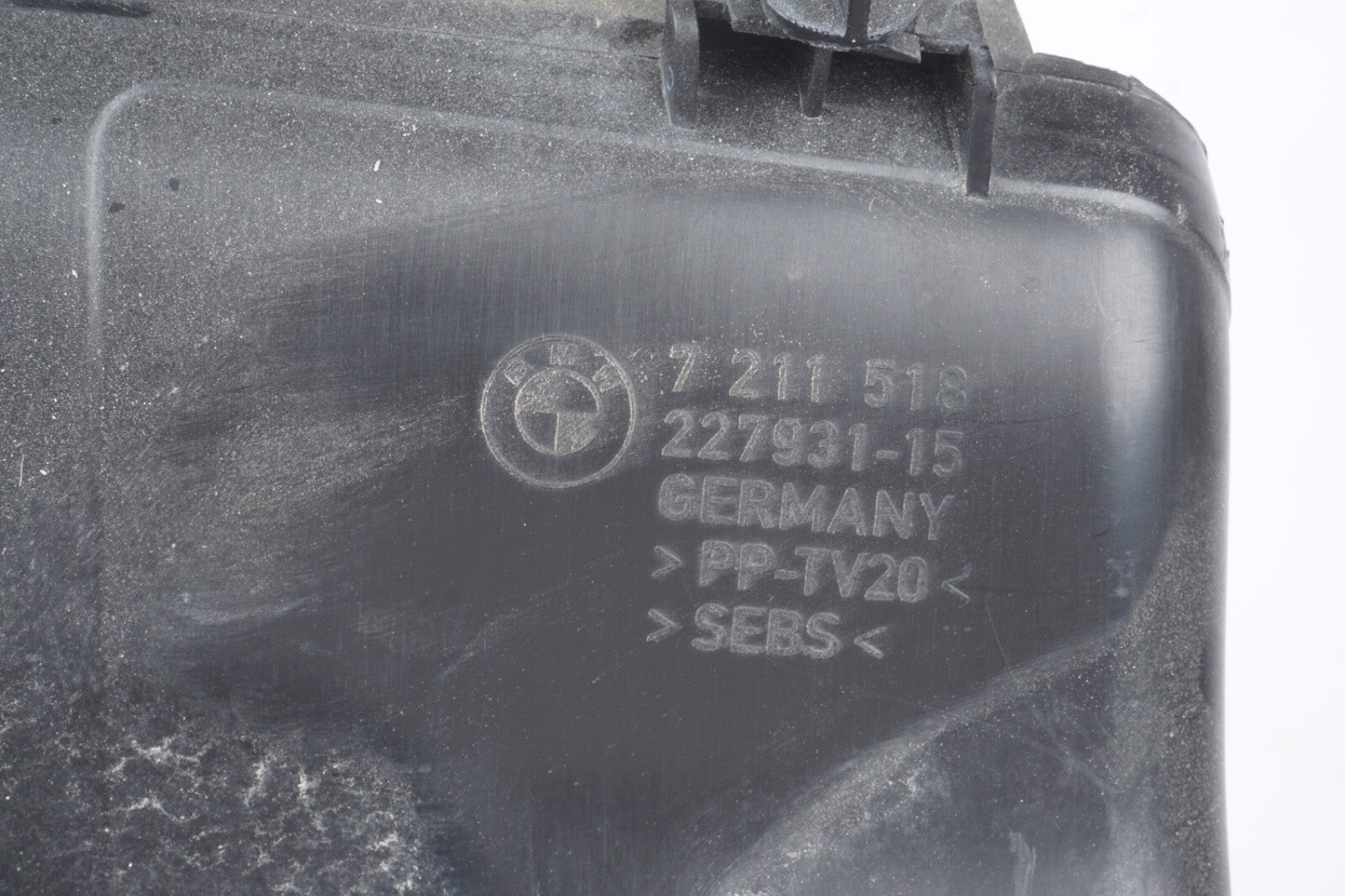 2012-2015 BMW 650I 640I - Right Radiator AIR DUCT 7211518