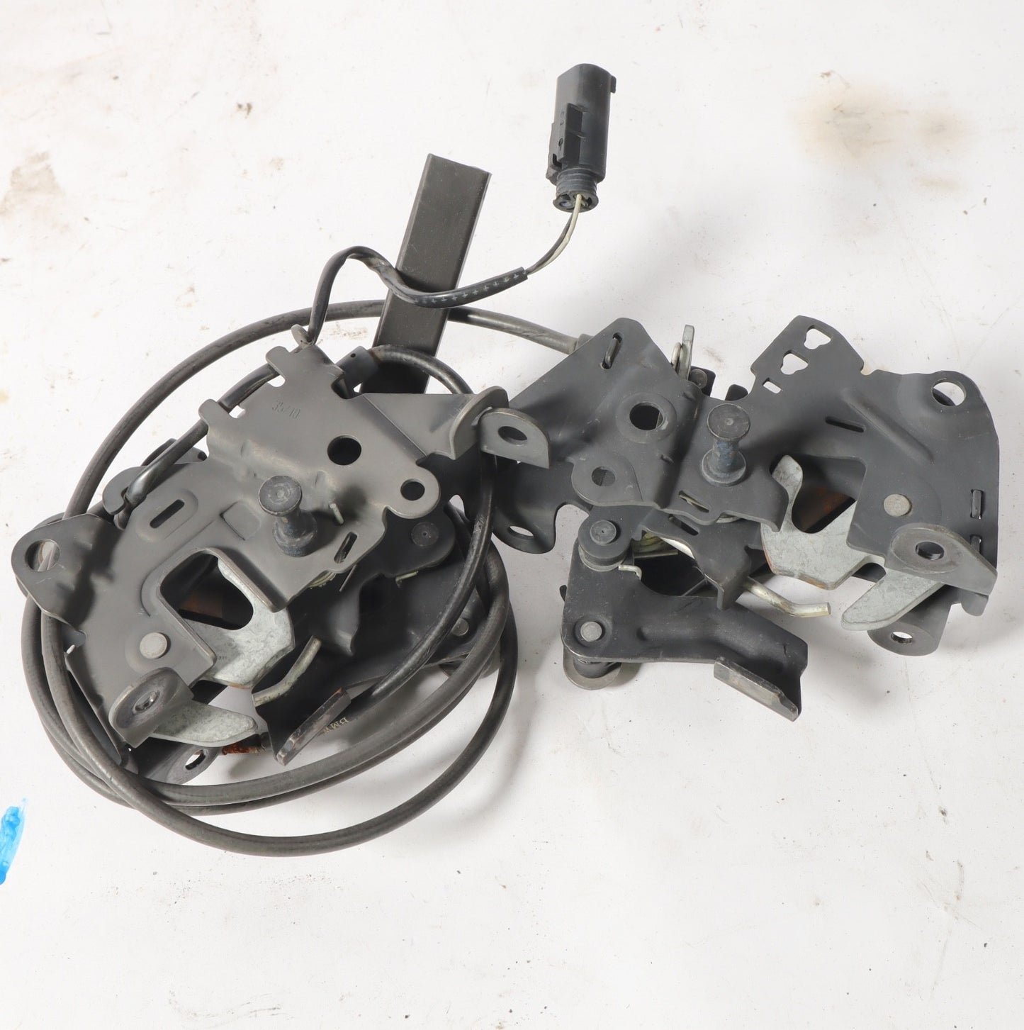 2012 - 2018 BMW 650i F12 LEFT NAD RIGHT FRONT HOOD LOCK LATCH OEM
