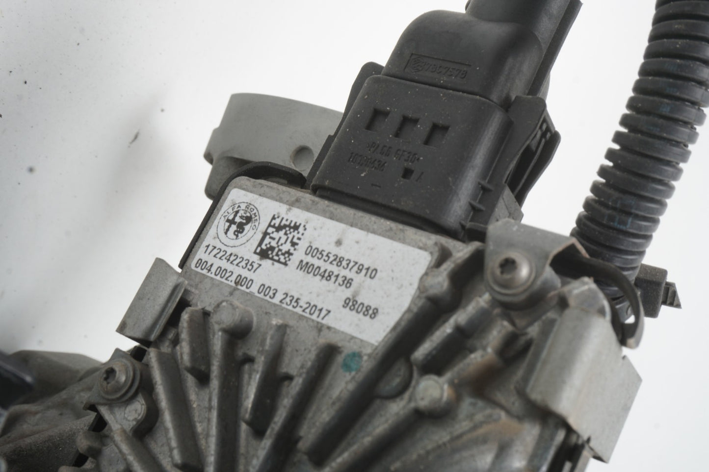 2017 - 2019 ALFA ROMEO GIULIA 2.0L TRANSMISSION TRANSFER CASE 00552837900 OEM