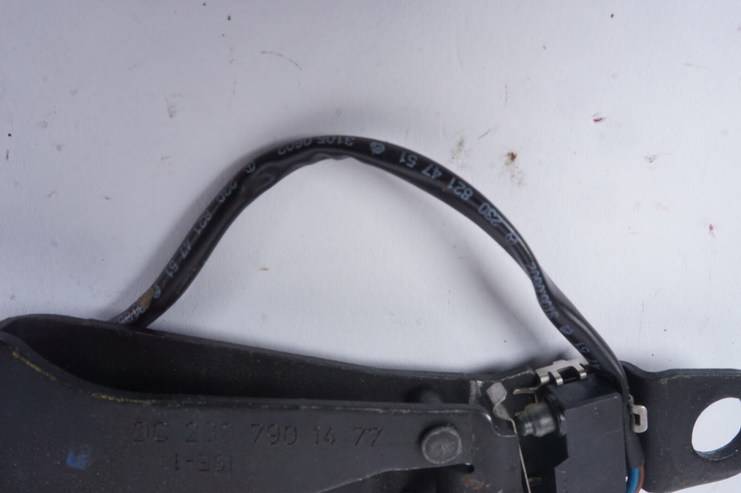 03-06 Mercedes SL500 SL600 Left Right Convertible Roof Top Striker Latch Oem