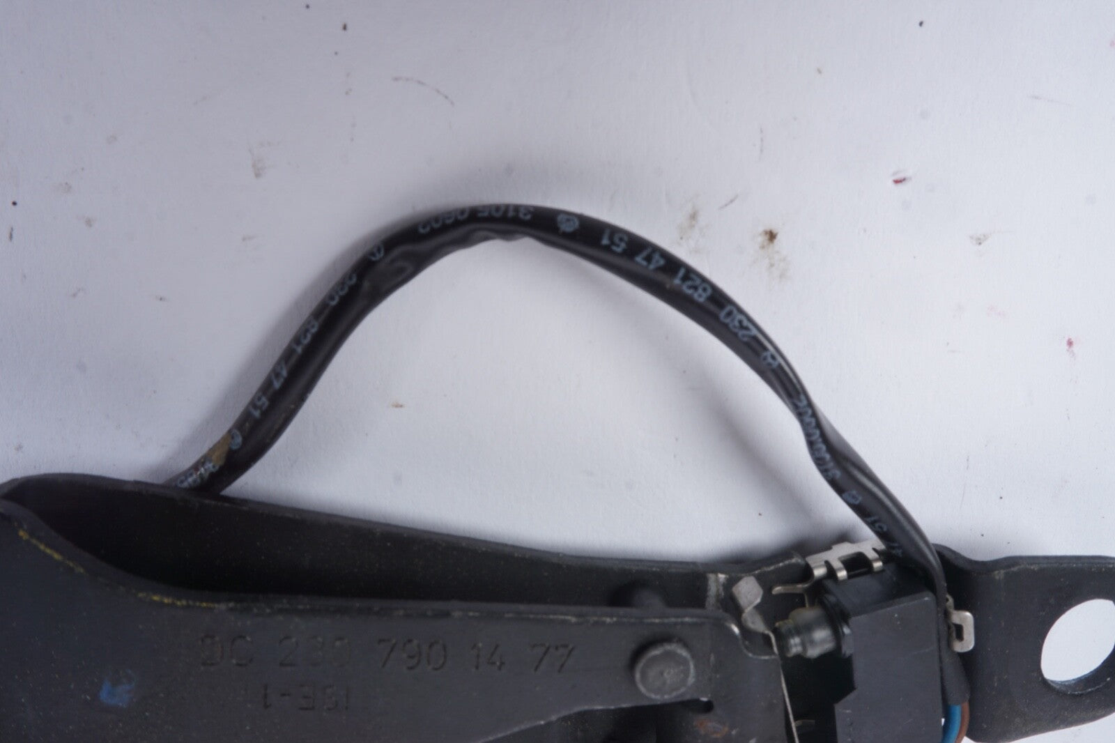 03-06 Mercedes SL500 SL600 Left Right Convertible Roof Top Striker Latch Oem