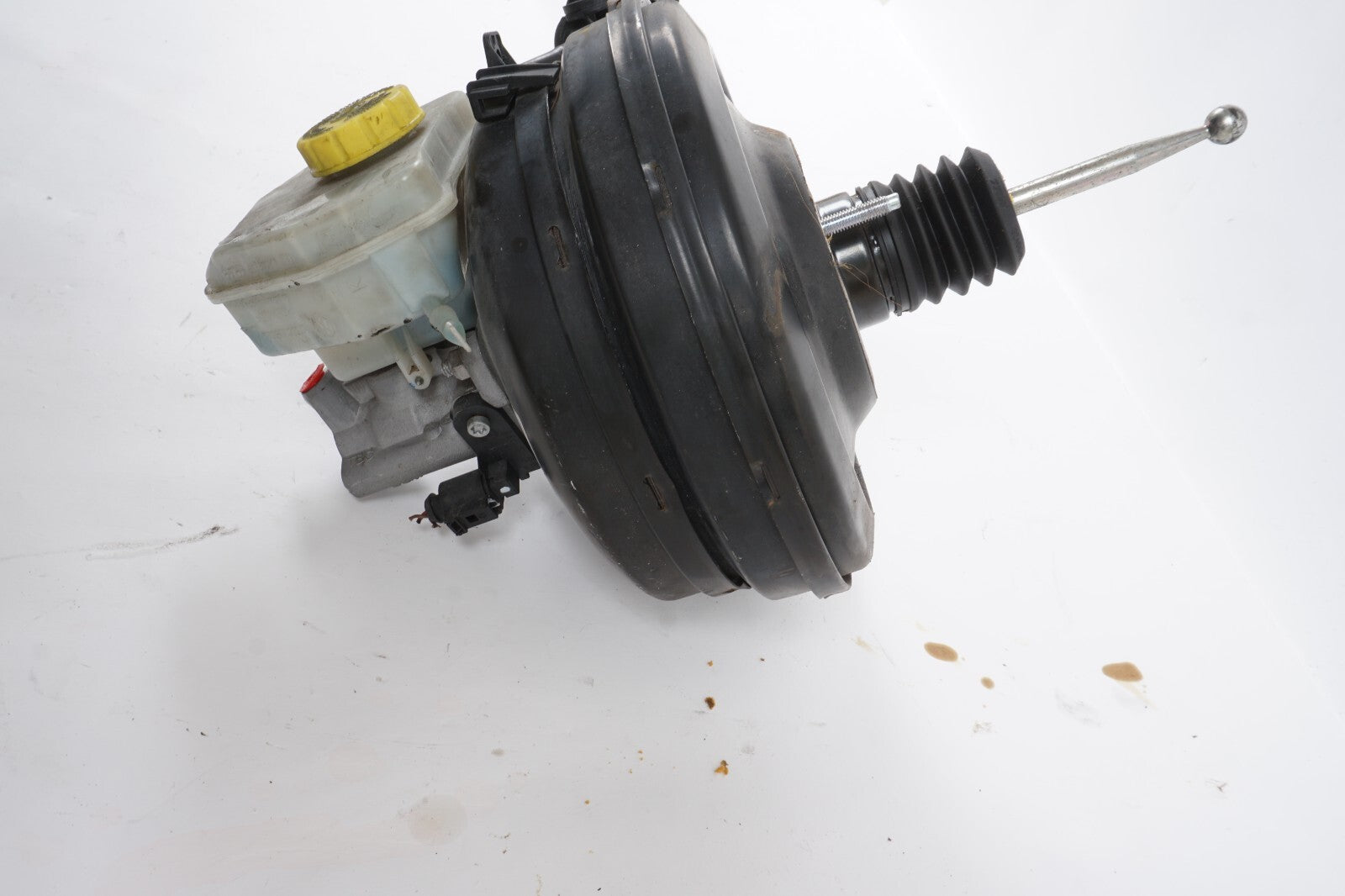 2011 - 2018 Porsche Cayenne 92A Brake Vacuum Booster Power Brake Master Cylinder