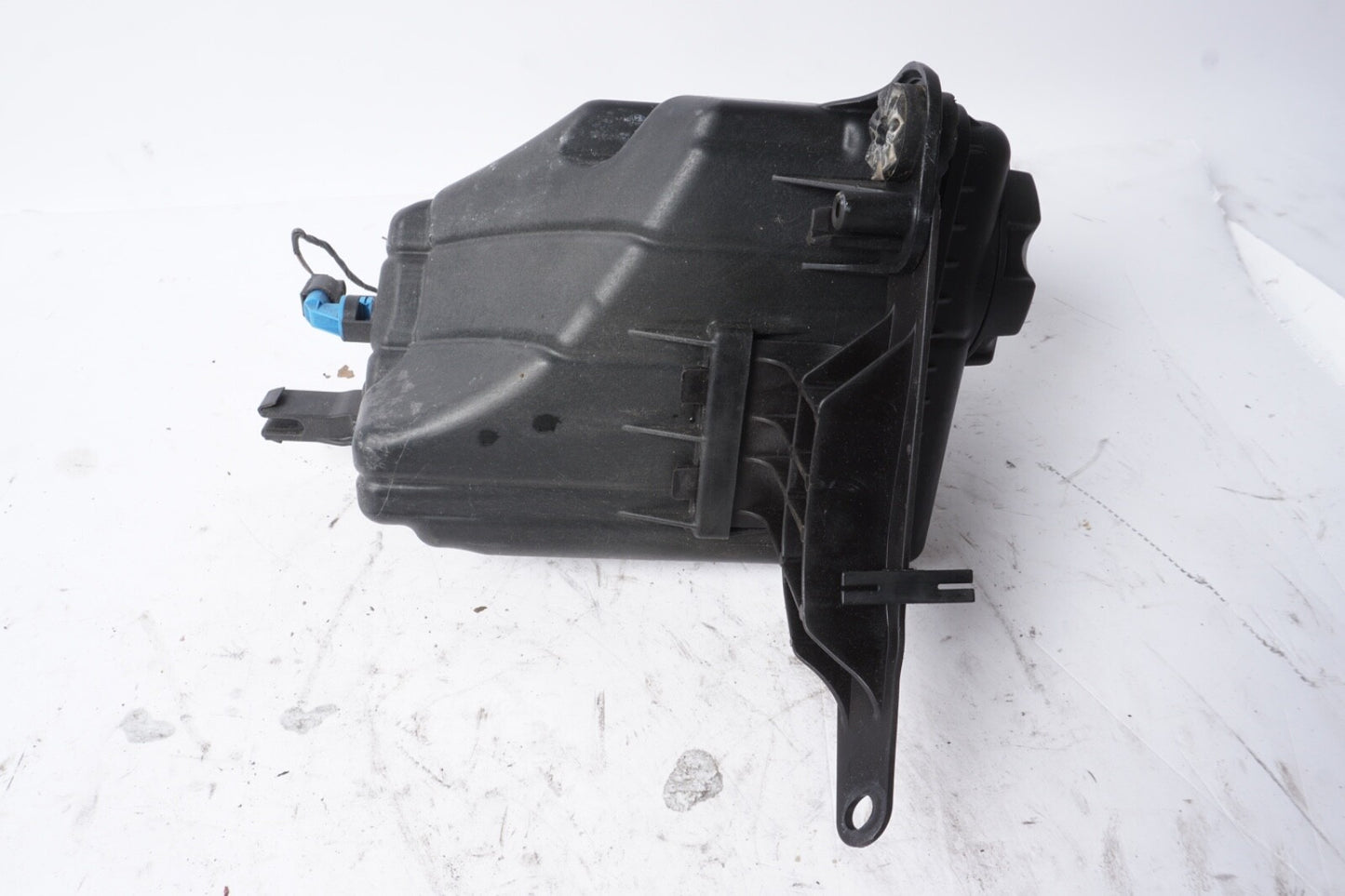 2011-2016 BMW 550i 650i F10 Coolant Reservoir Expansion Tank  7601948 OEM