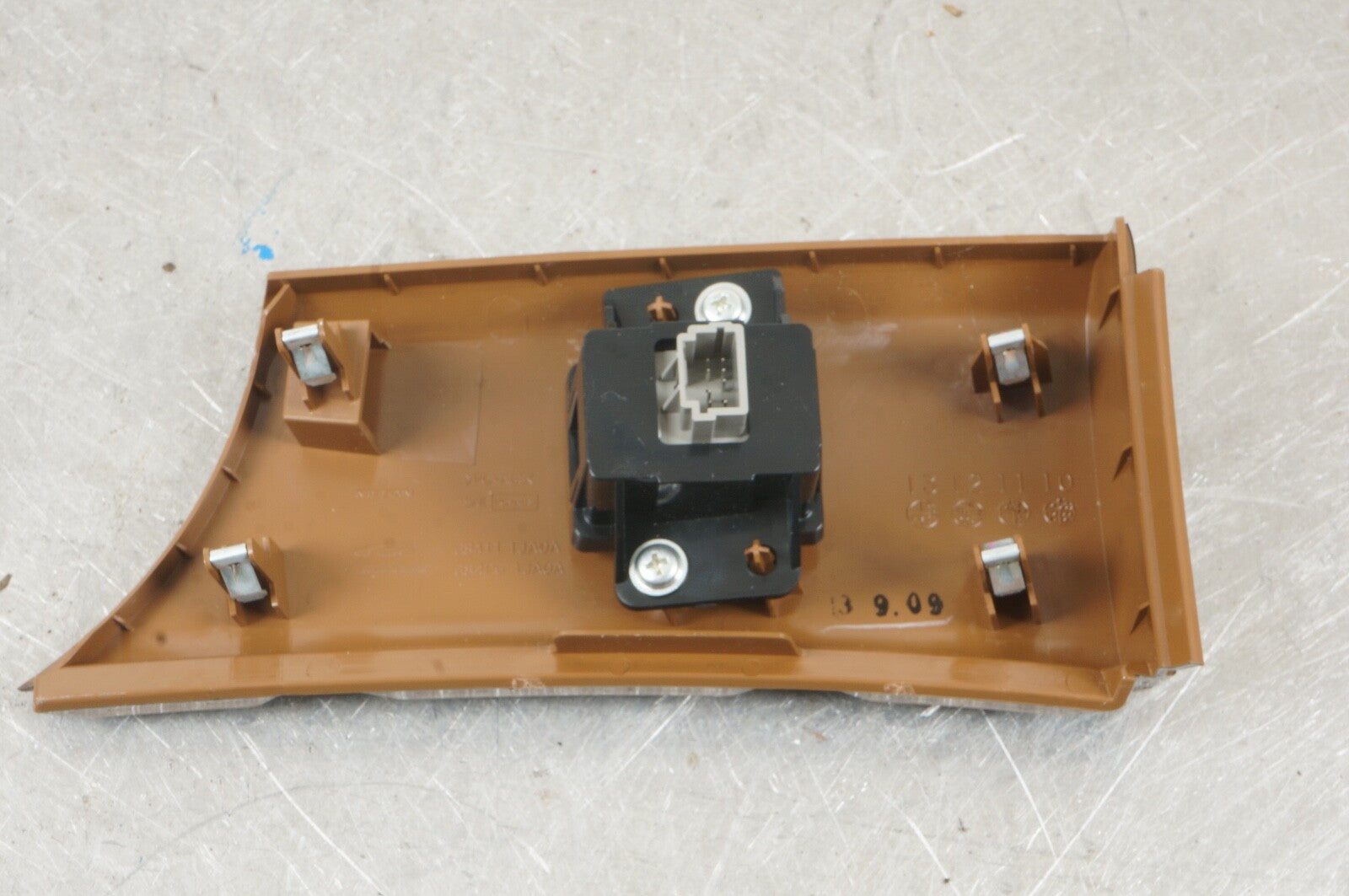 2012-2017 NISSAN QUEST DASH SLIDING DOOR SWITCH W/TRIM BEZEL 68411-1JA0A OEM