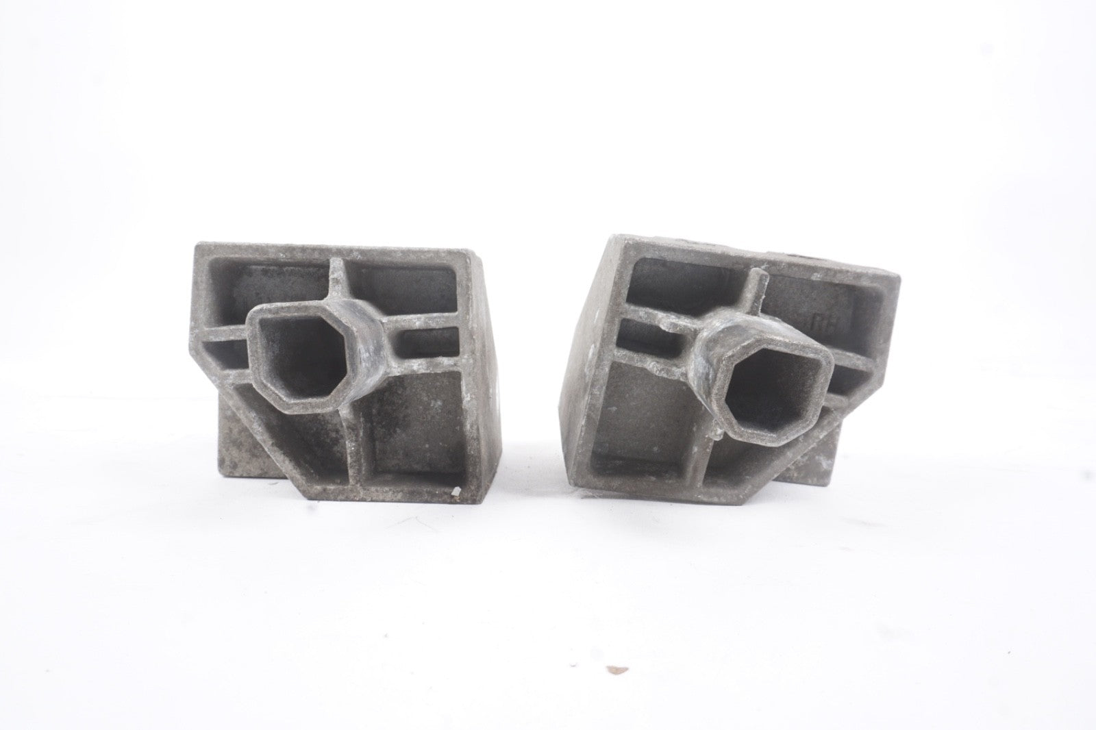 2014 - 2019 Maserati Ghibli Left And Right Radiator Support Mount Bracket Pair
