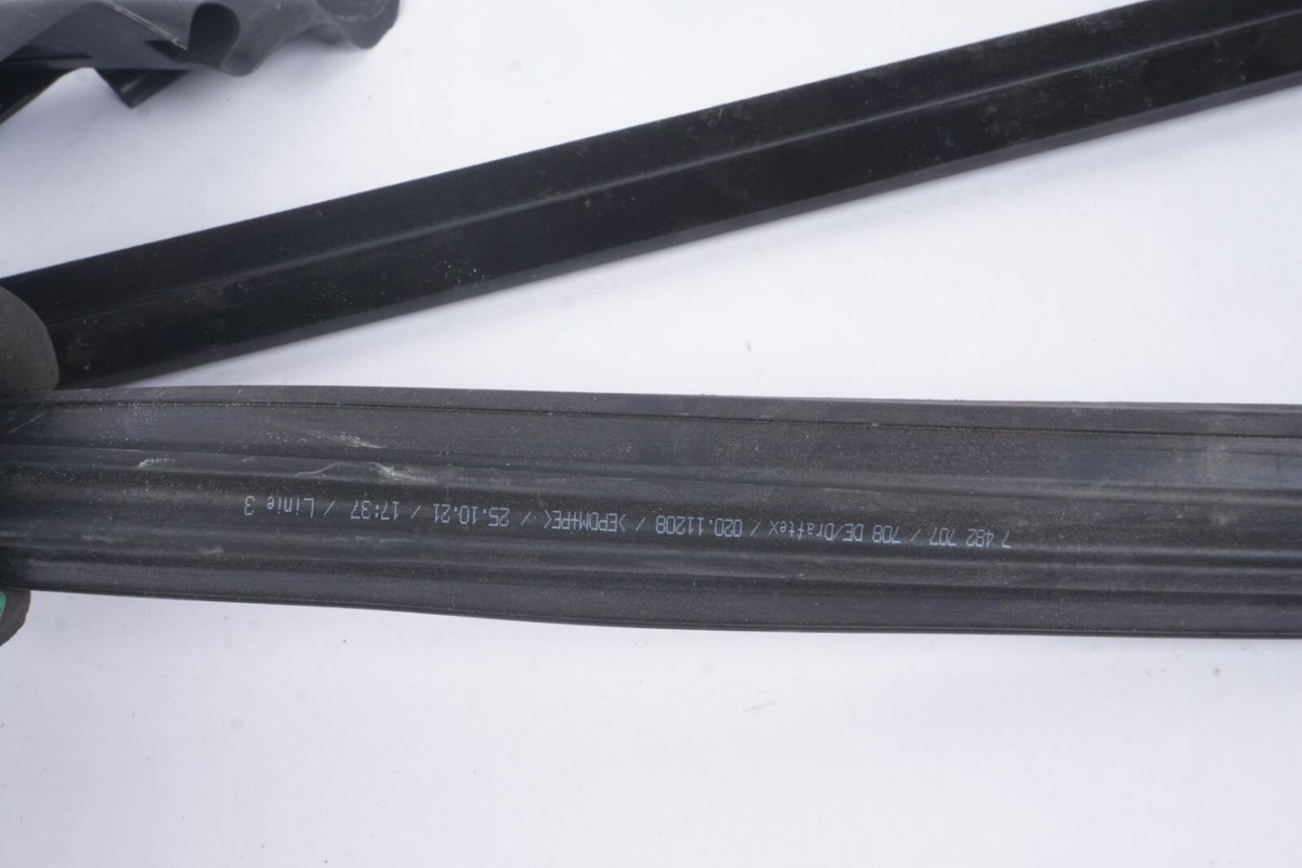 2021 - 2025 BMW 430i M440 M4 COUPE CONVERTIBLE LEFT DOOR SEAL GASKET