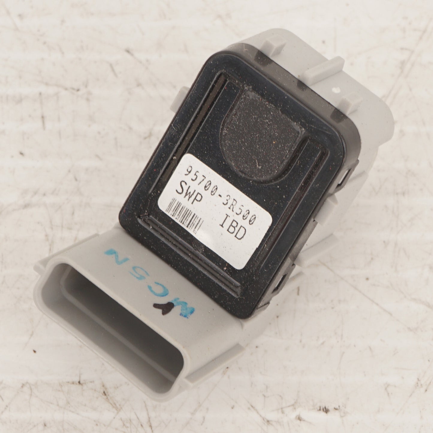 KIA ULTRASONIC SENSOR 95700-3R500SWP OEM