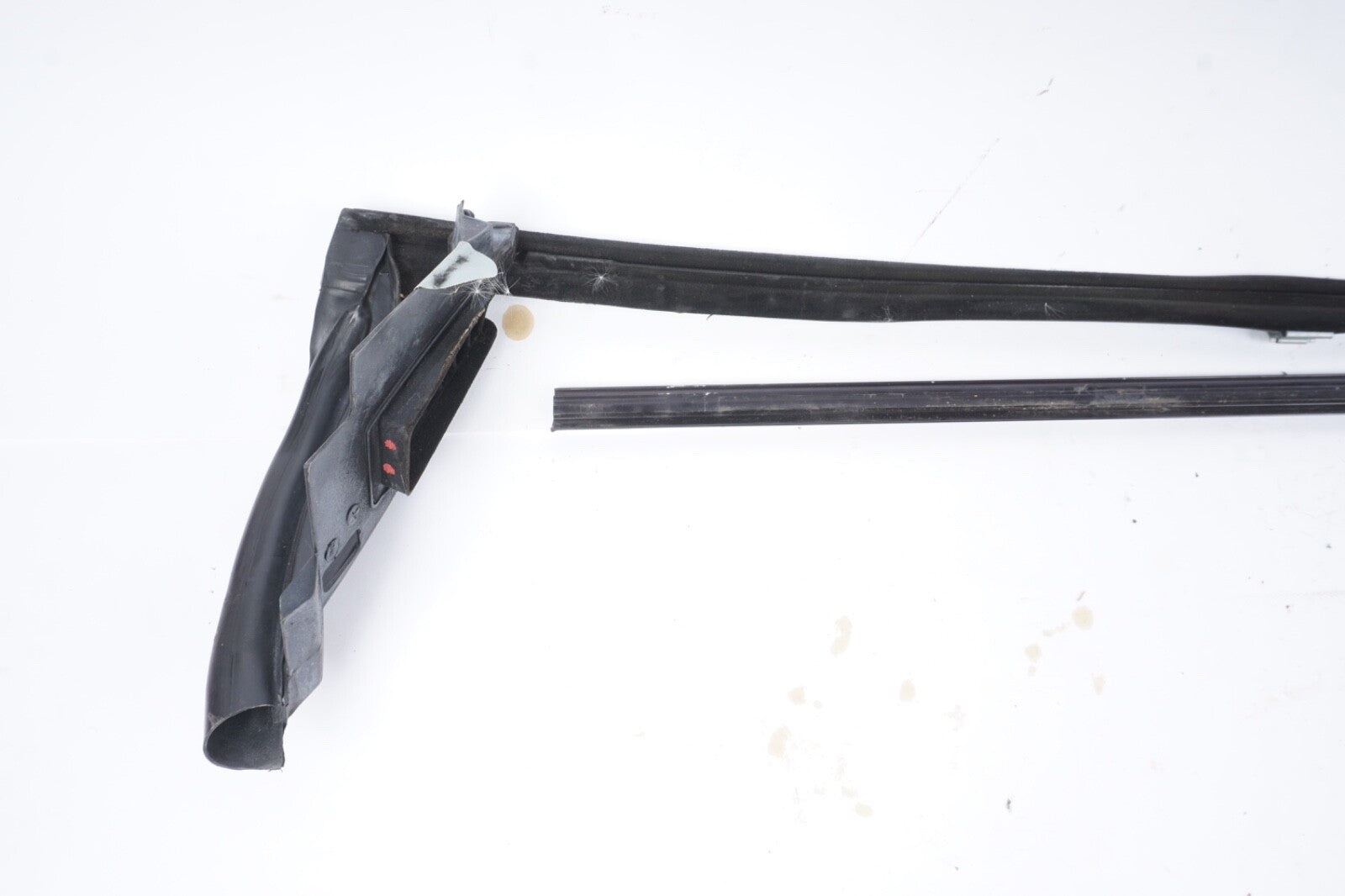03-11 Mercedes R230 SL500 SL550 Door Window Weather Seal Molding Front Left OEM