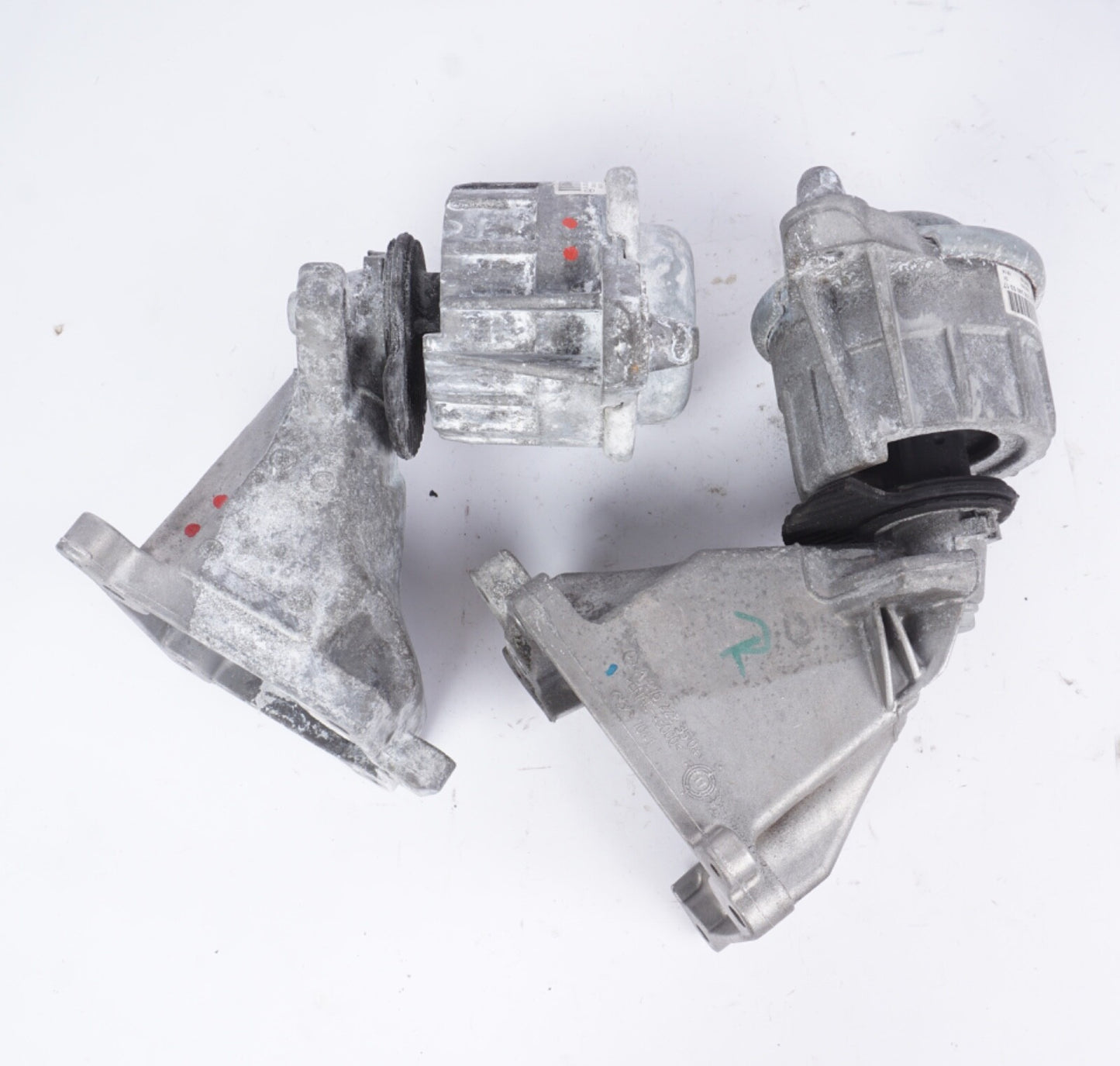 2013 14 MERCEDES E350 (A207 C207 W207) 3.5L M276 LEFT RIGHT MOTOR MOUNT BRACKET