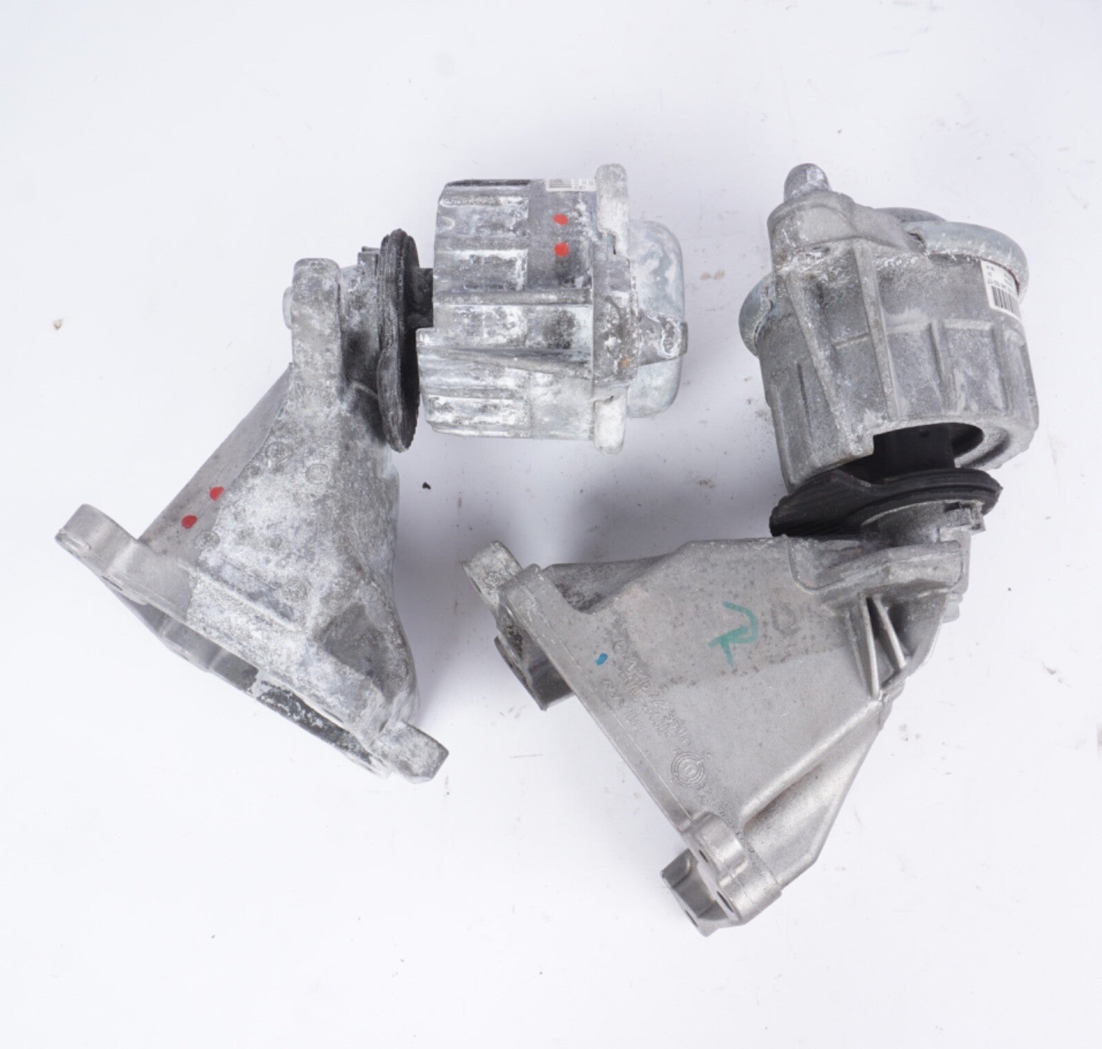 2013 14 MERCEDES E350 (A207 C207 W207) 3.5L M276 LEFT RIGHT MOTOR MOUNT BRACKET