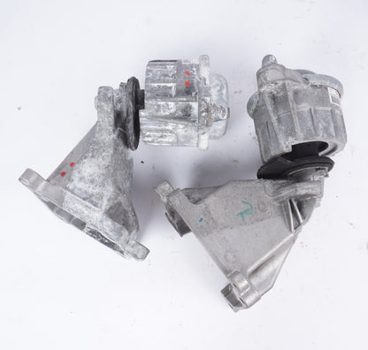 2013 14 MERCEDES E350 (A207 C207 W207) 3.5L M276 LEFT RIGHT MOTOR MOUNT BRACKET