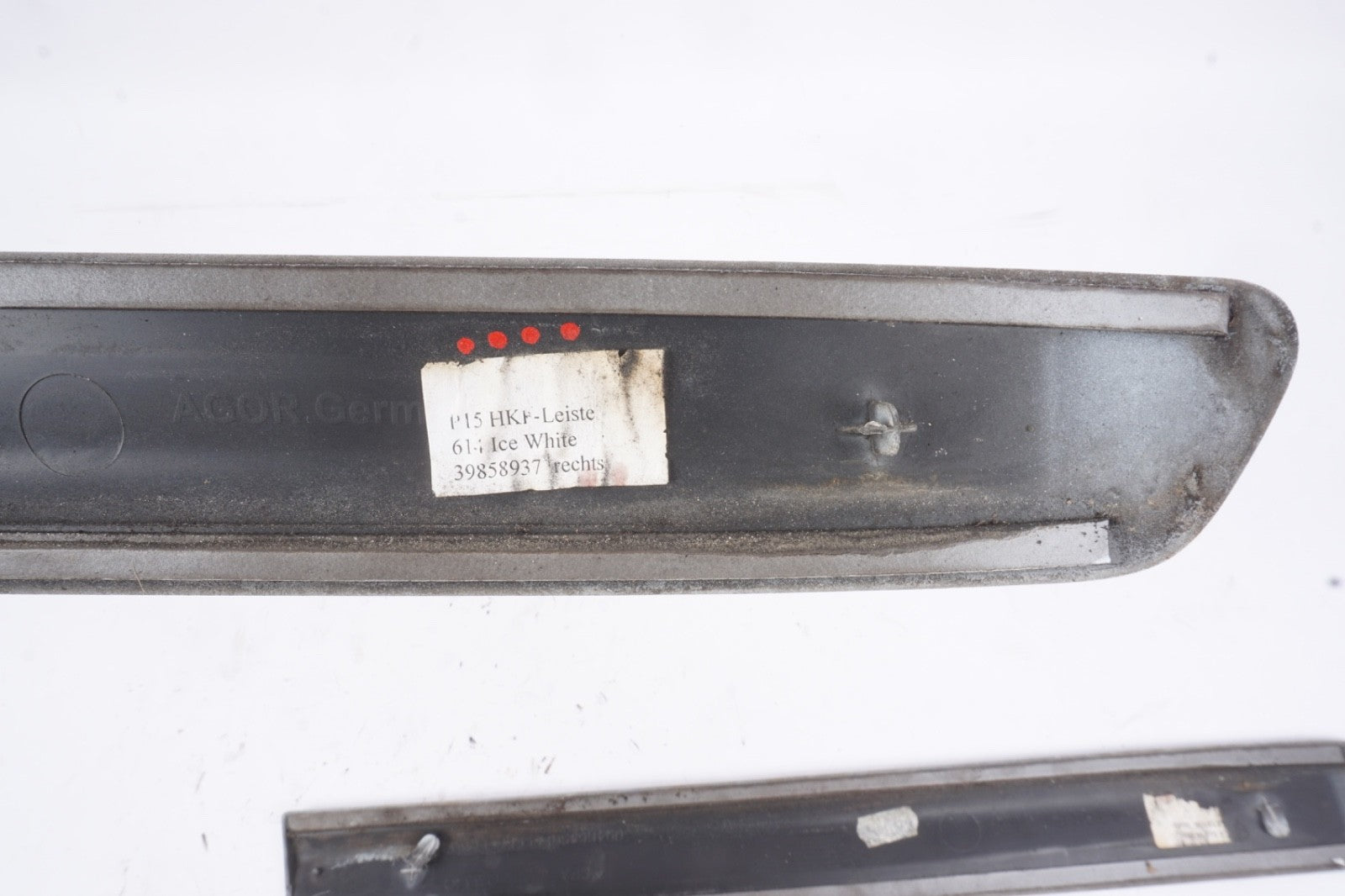 2006-2013 VOLVO C70 REAR QUARTER MOLDING TRIM LEFT & RIGHT SET OEM WHITE
