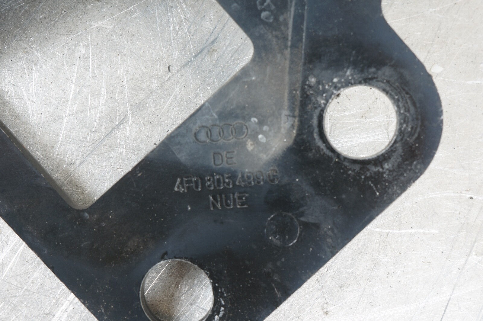 2007-2011 AUDI S6 - LEFT AND RIGHT CORE Support Securing Mount Plate 4F0805499A