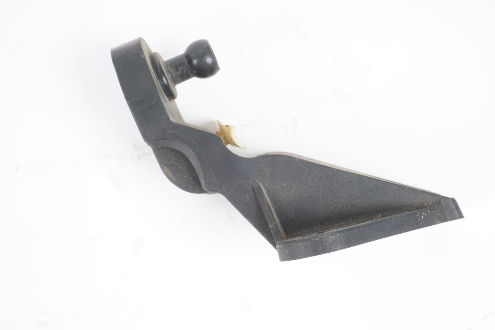 11-17 AUDI A8L A8 Right Engine Air Intake Bracket 4H0133570A OEM