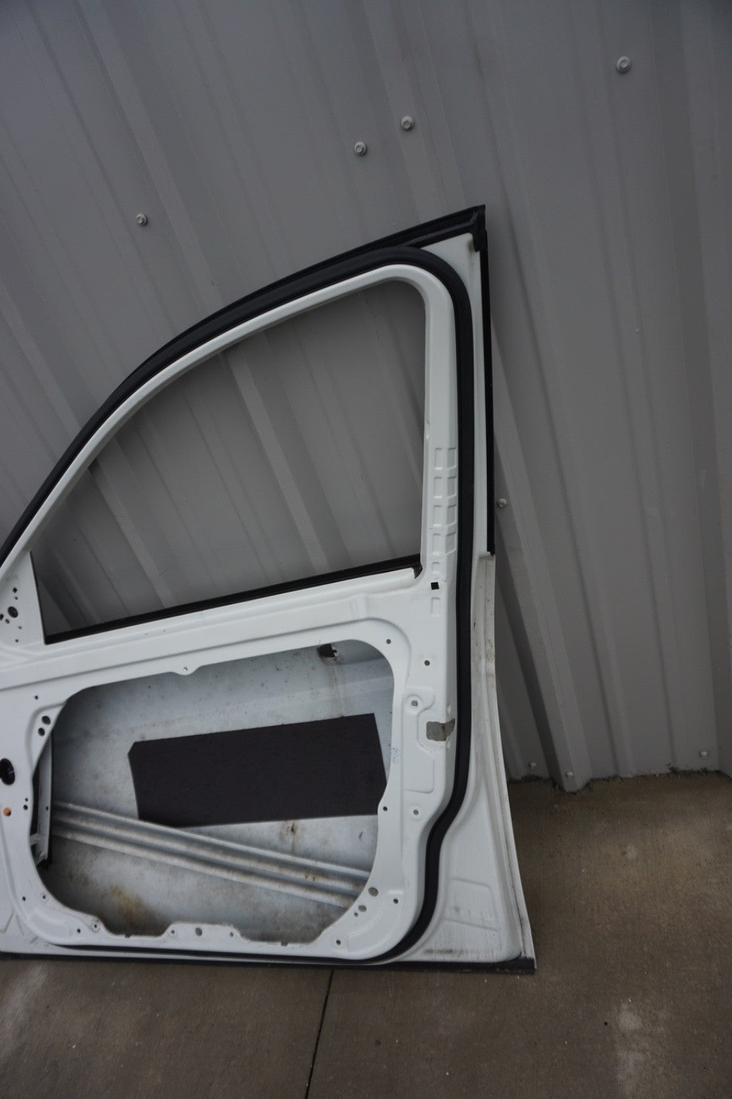 2008 - 2014 Mercedes C300 C250 C350 W204 Front Right Door Shell OEM
