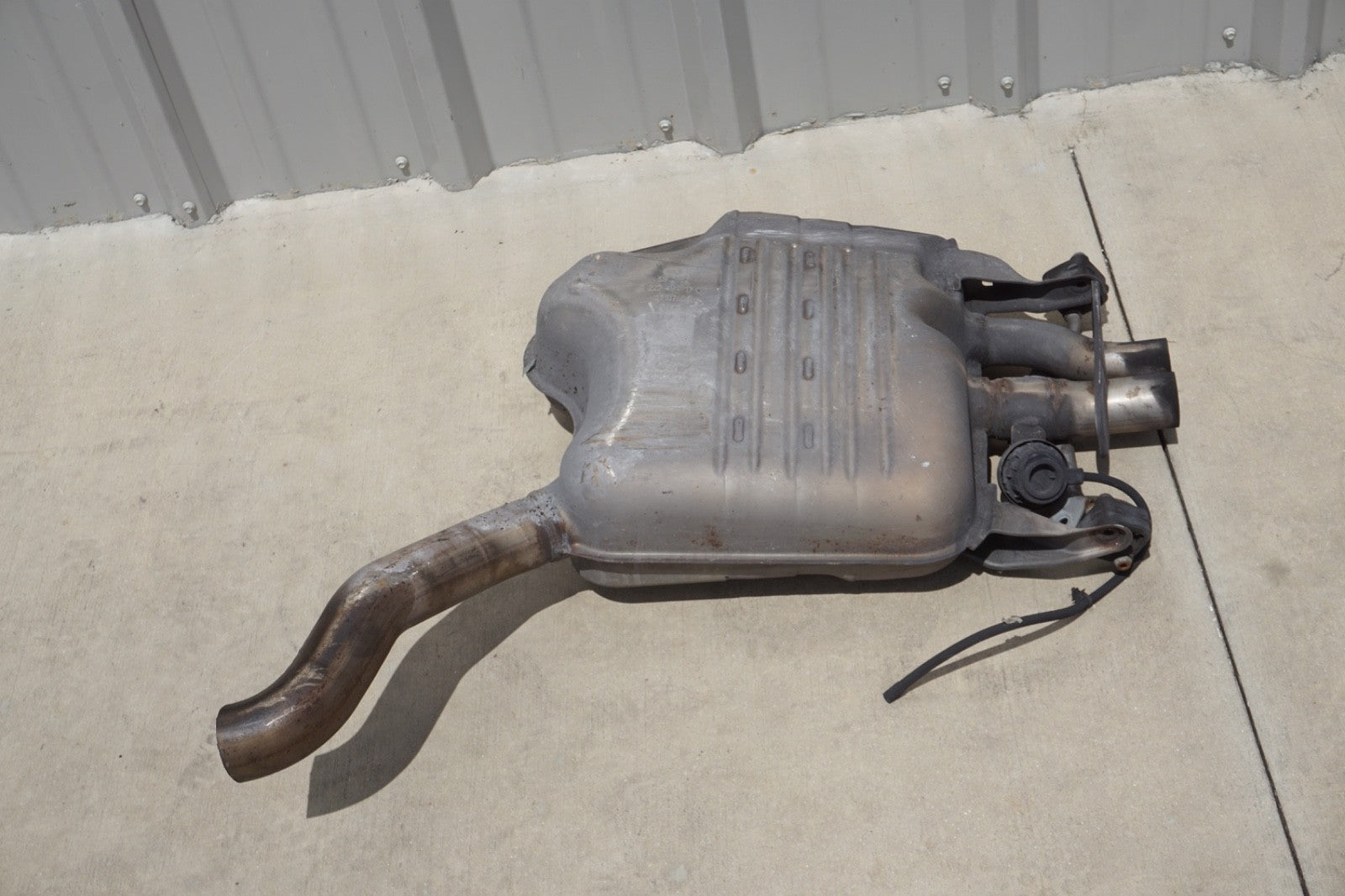 2014 - 2017 MERCEDES S550 W222 REAR RIGHT SIDE EXHAUST SYSTEM MUFFLER OEM