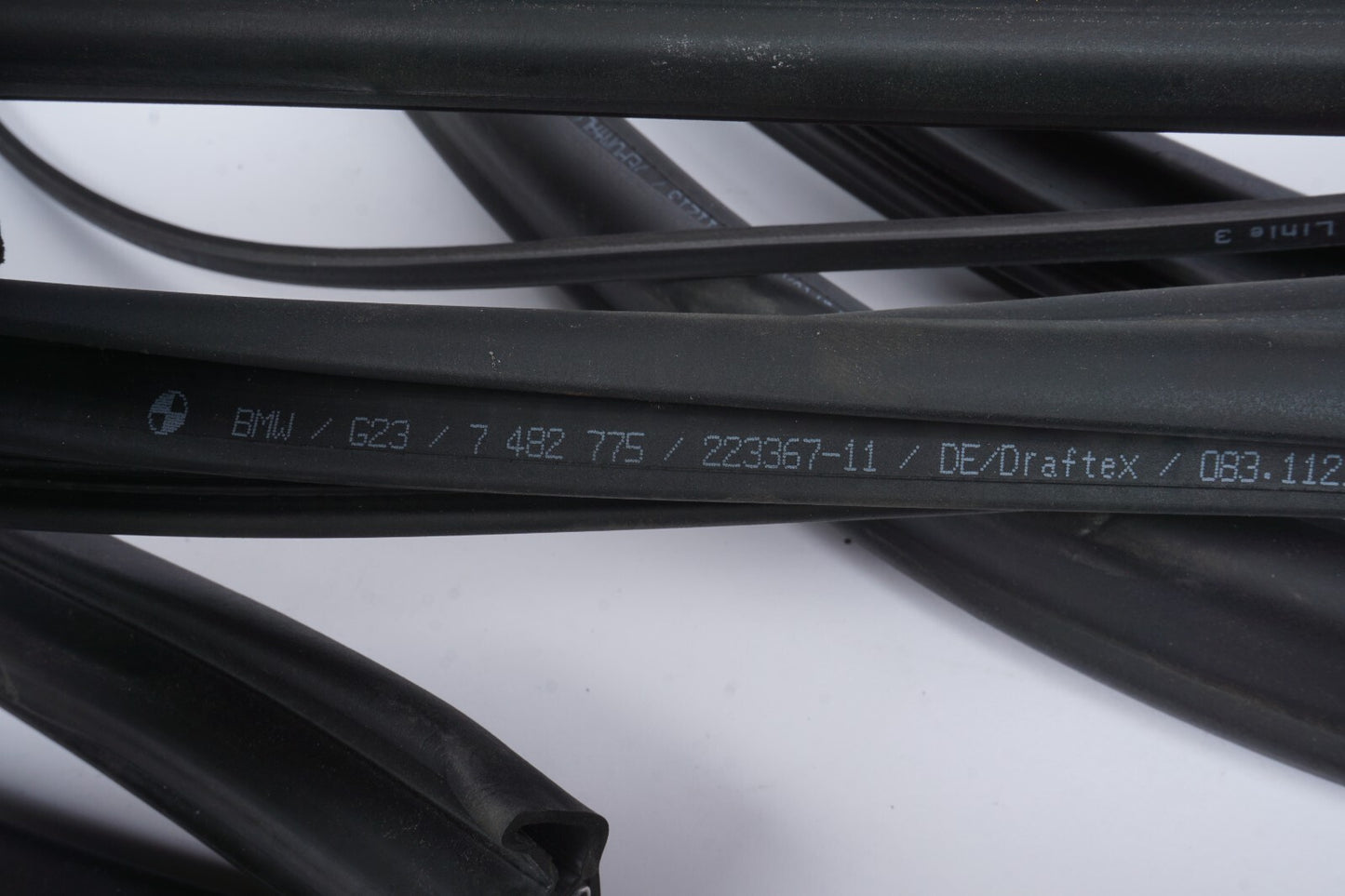 21 - 24 BMW 430I Convertible Front Windshield Weatherstrip Seal 7482775 OEM