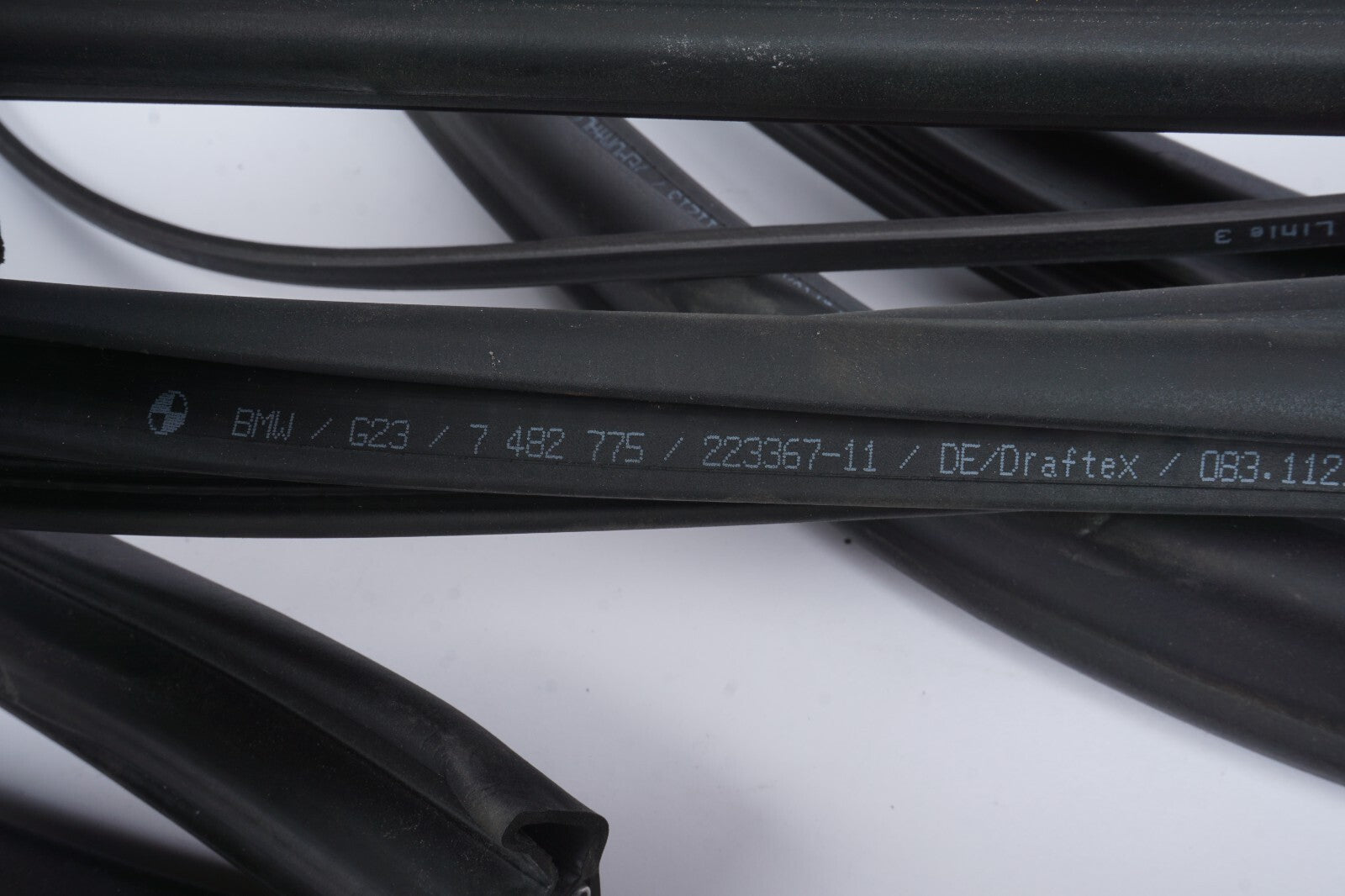 21 - 24 BMW 430I Convertible Front Windshield Weatherstrip Seal 7482775 OEM