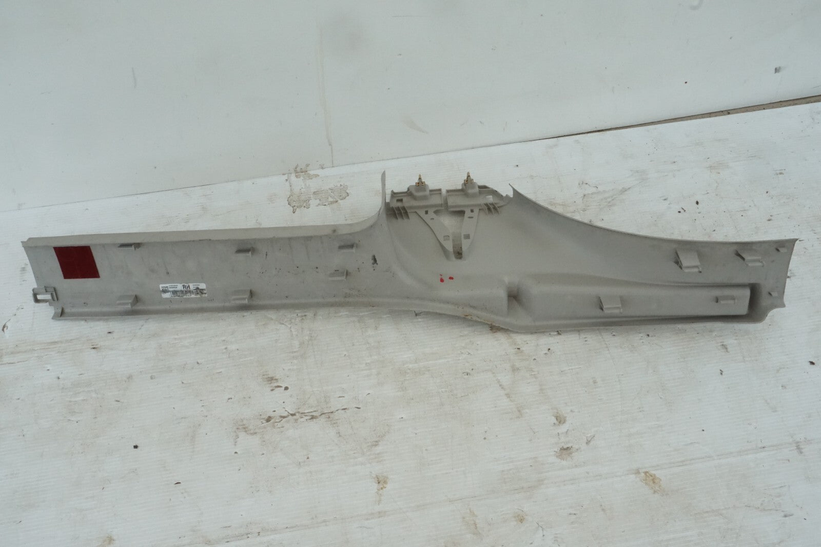 17-20 CHRYSLER PACIFICA RIGHT PASSENGER SIDE SCUFF PLATE TRIM COVER OEM