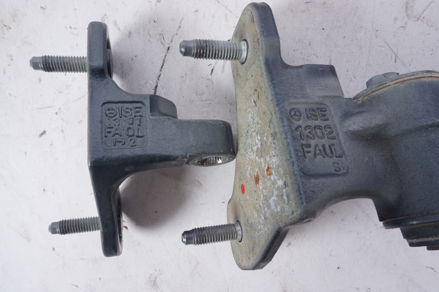 2008 - 2014 Mercedes-Benz C250 C350 C300 Door Hinges Front Left OEM