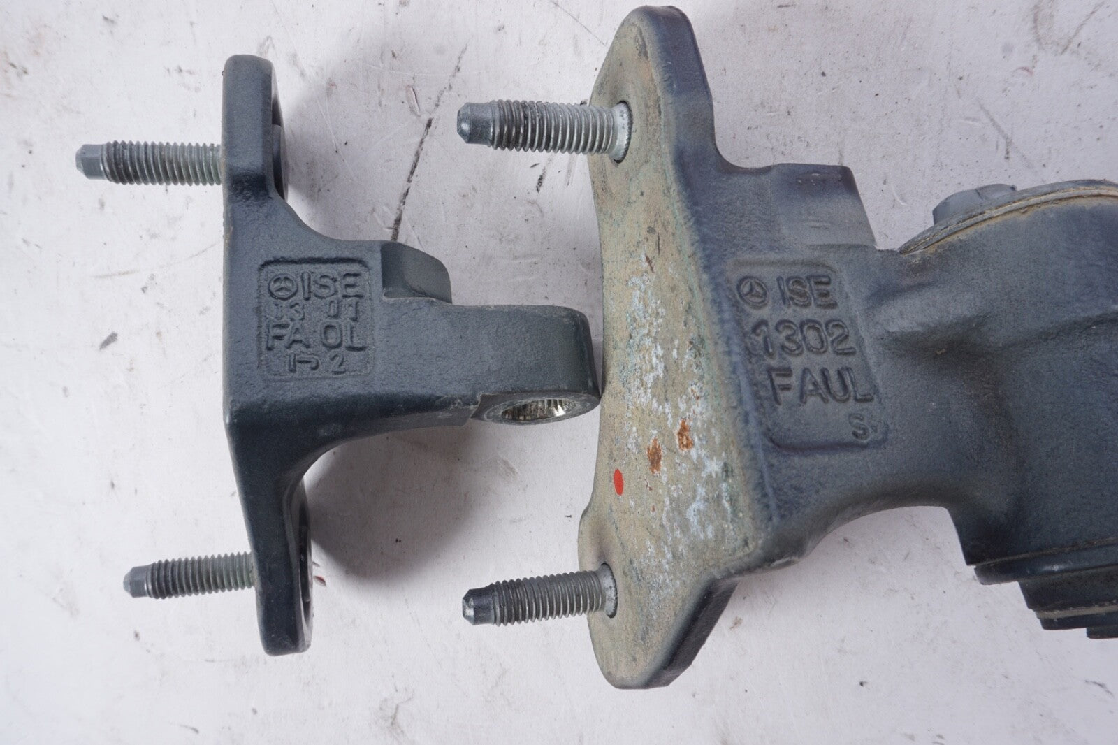 2008 - 2014 Mercedes-Benz C250 C350 C300 Door Hinges Front Left OEM