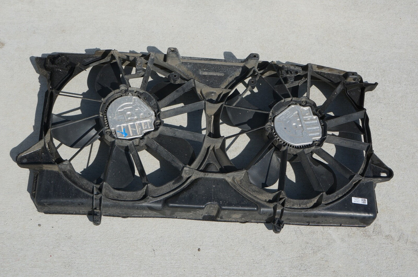 2016-2018 Chevrolet Silverado 1500 Radiator Cooling Fan Motor Assembly 23287376 